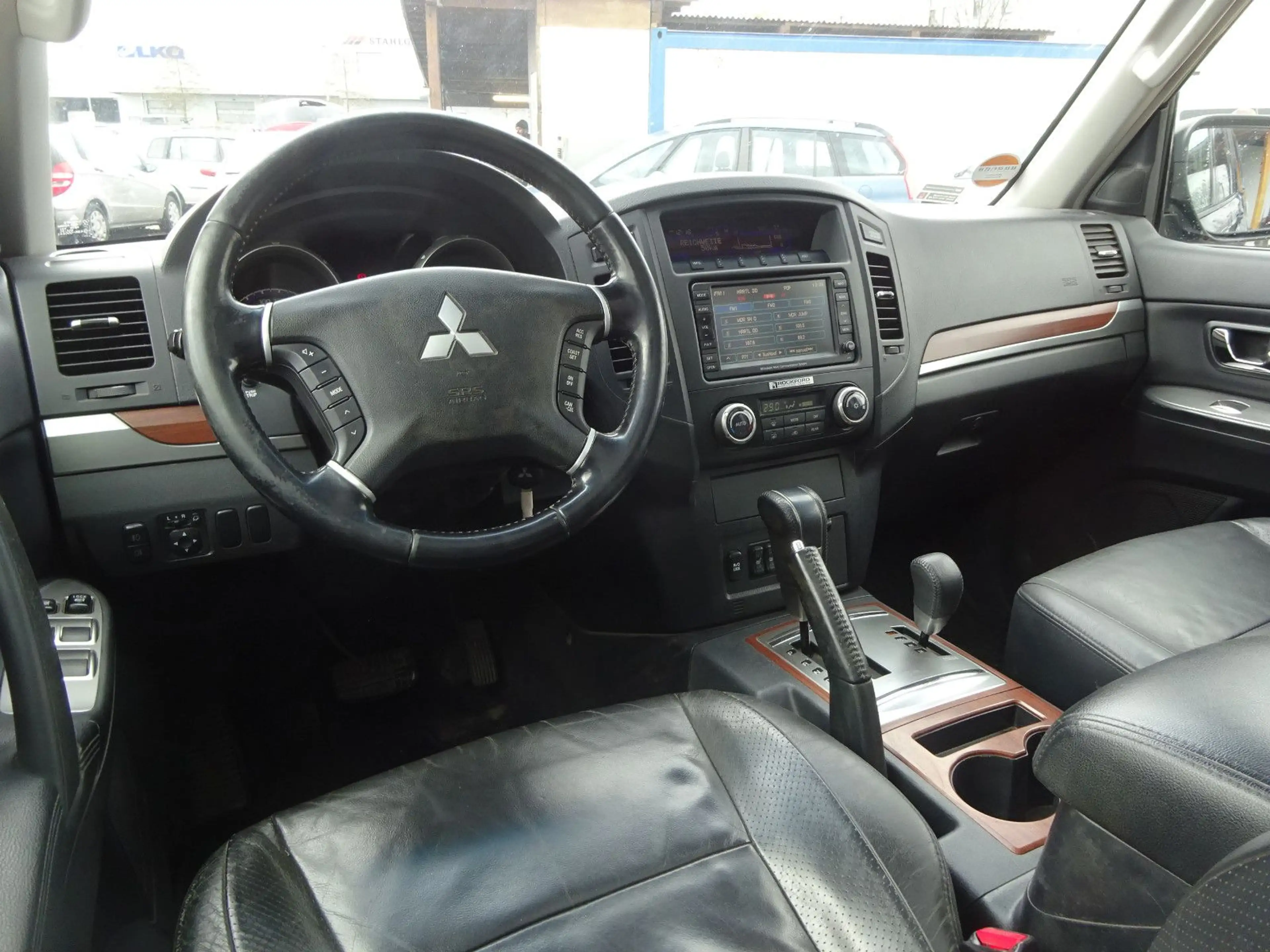 Mitsubishi Pajero 3.2 DI-D Instyle Automatik — photo 9