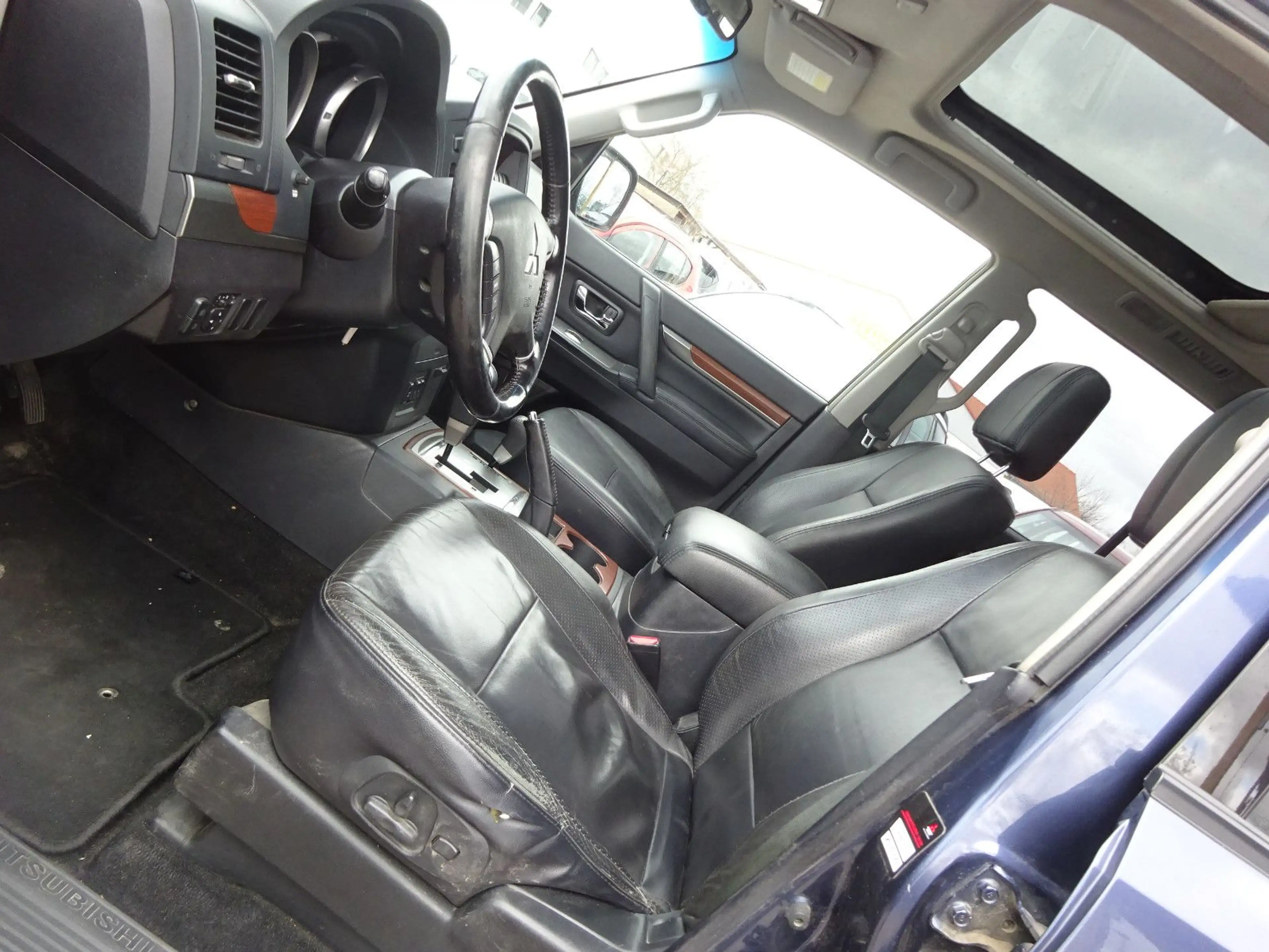 Mitsubishi Pajero 3.2 DI-D Instyle Automatik — photo 7