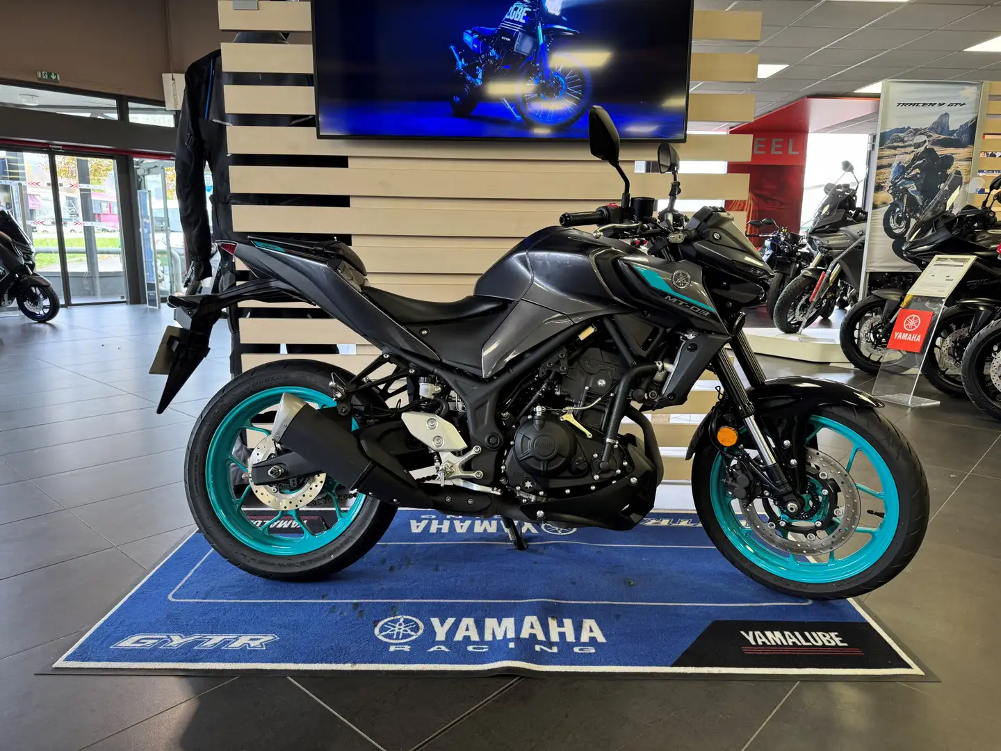 Yamaha MT-03 Gris - 1