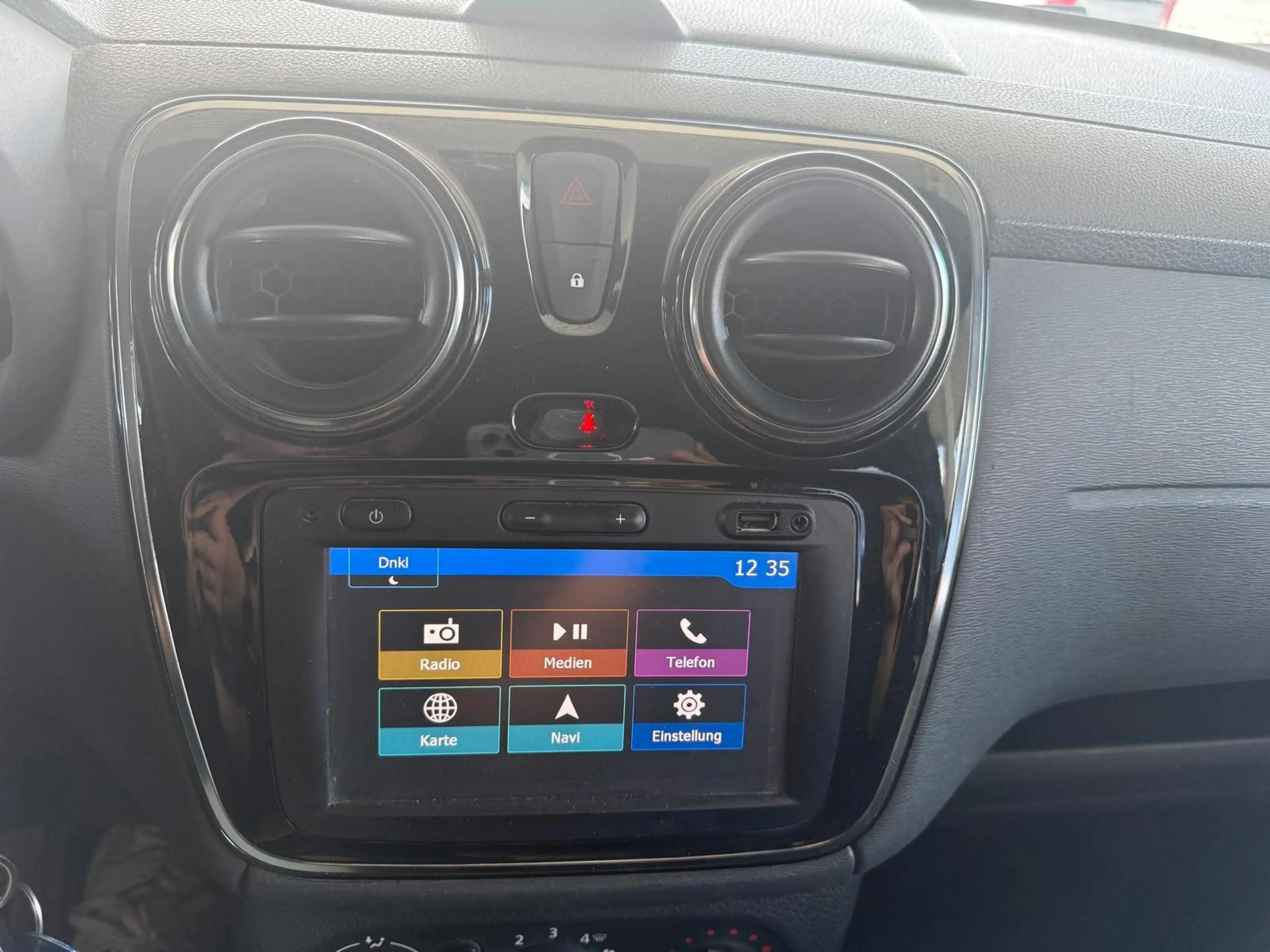 Dacia Lodgy * 7-Sitze*NAVI*Steuerkette Neu*AHK*1.Hand* — photo 9
