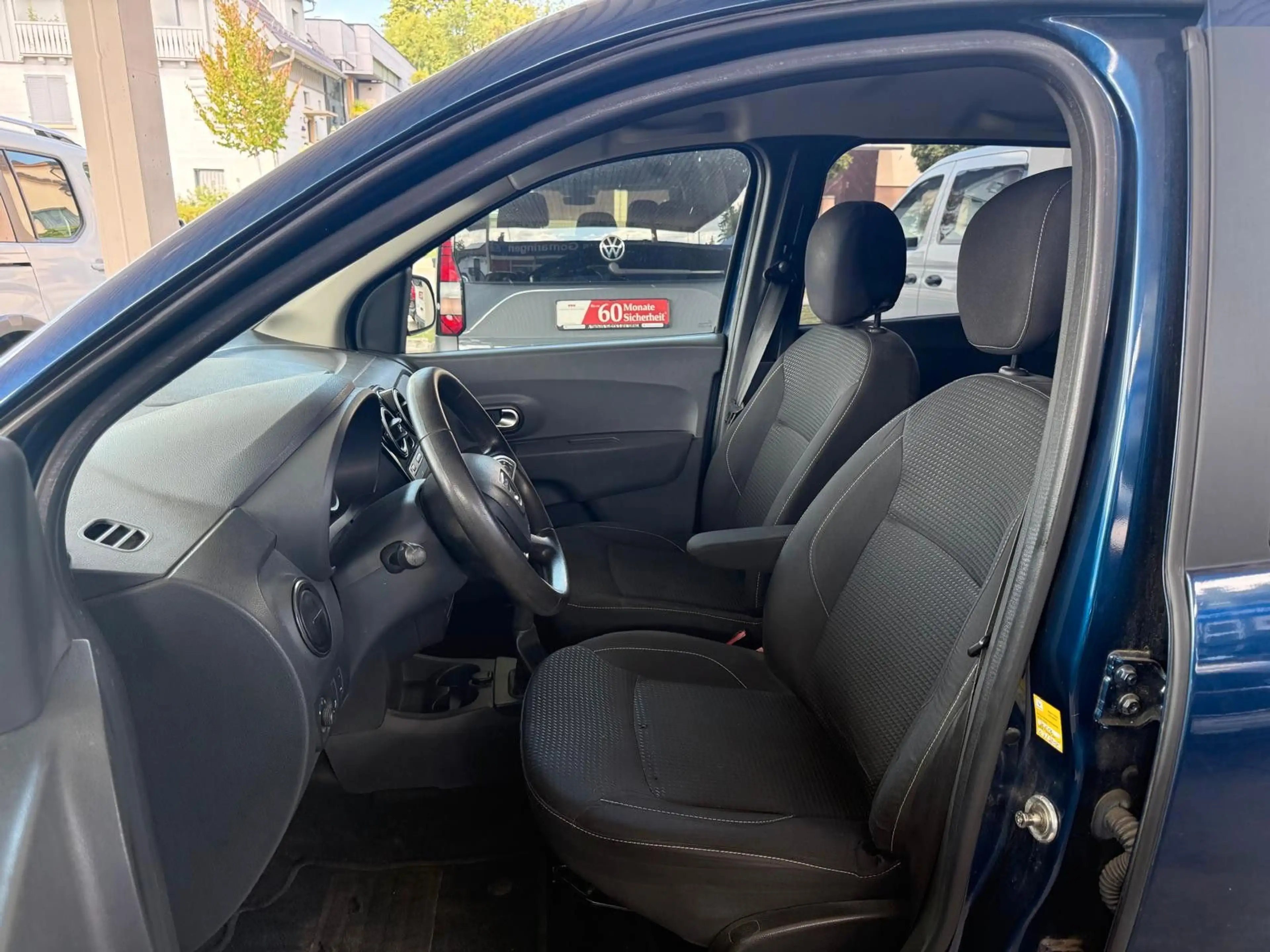 Dacia Lodgy * 7-Sitze*NAVI*Steuerkette Neu*AHK*1.Hand* — photo 11