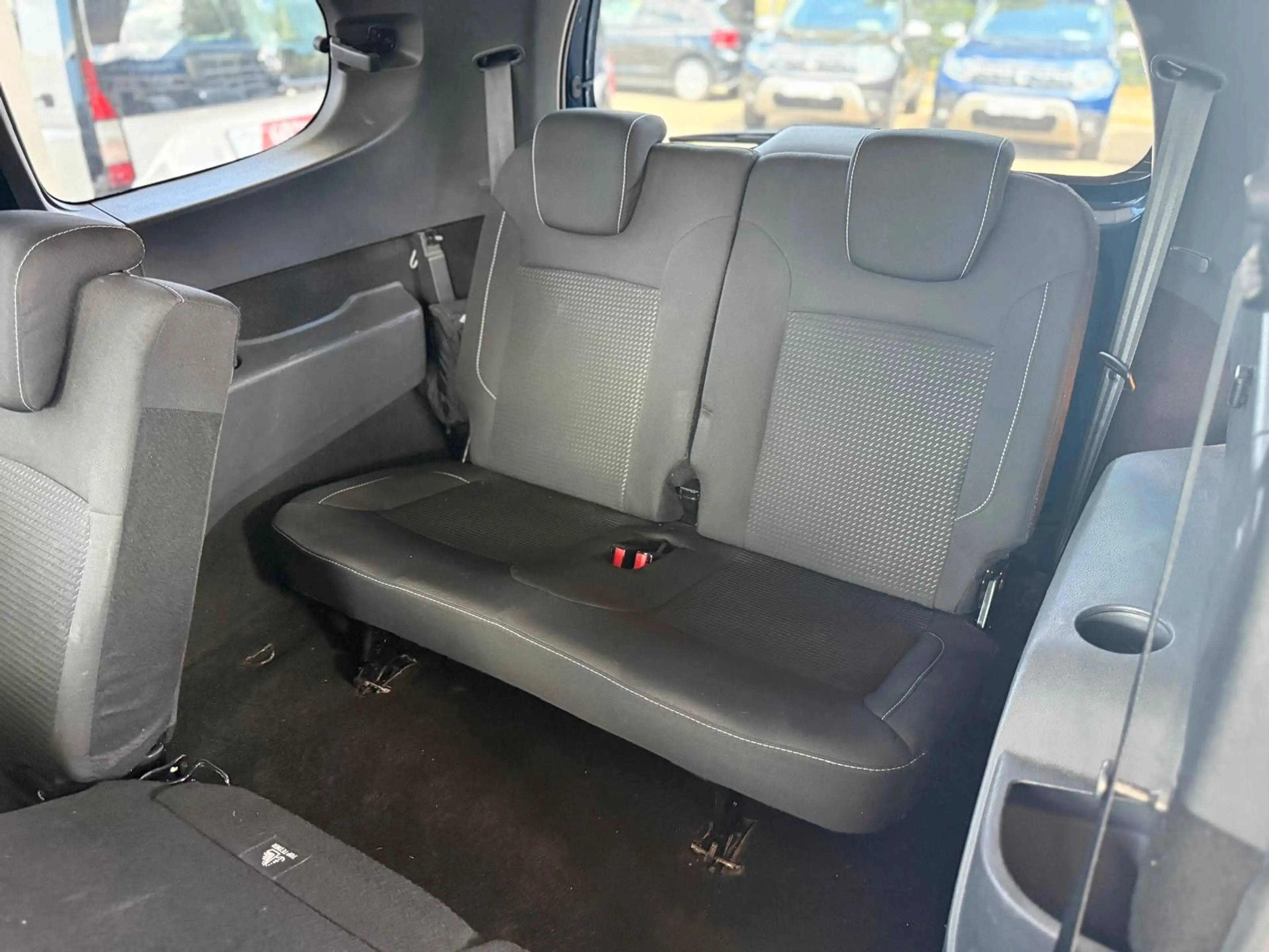 Dacia Lodgy * 7-Sitze*NAVI*Steuerkette Neu*AHK*1.Hand* — photo 15