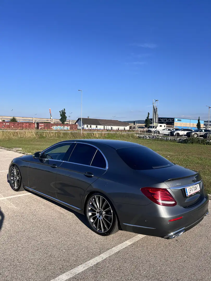 Mercedes-Benz E 220 d Aut. - 2