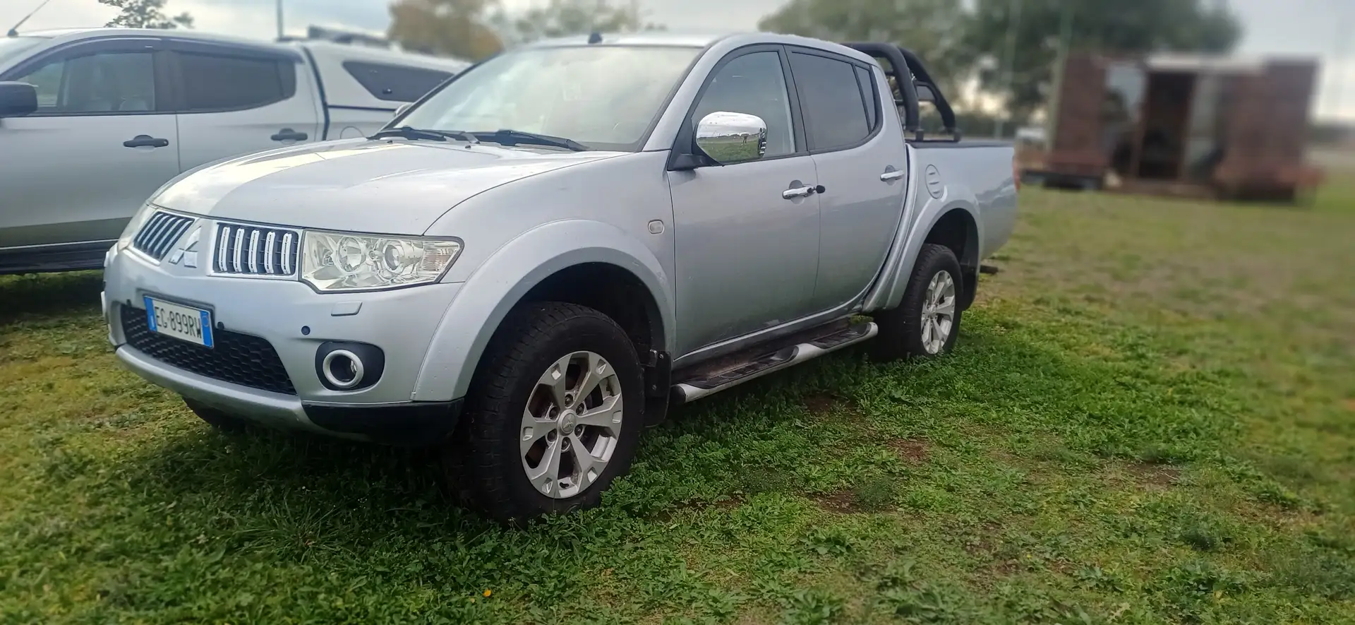 Mitsubishi L200 L200 d.cab 2.5 di-d Intense Argento - 2