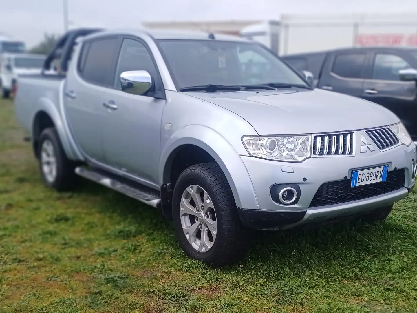 Mitsubishi L200 L200 d.cab 2.5 di-d Intense Argento - 1