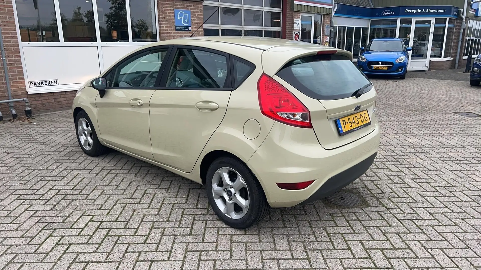Ford Fiesta 1.25 Limited | Airco | Voorruitverwarming | Radio/ Weiß - 2