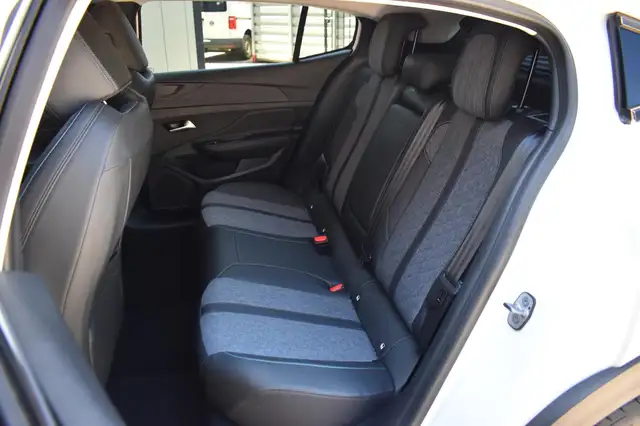 Peugeot 408 view 5