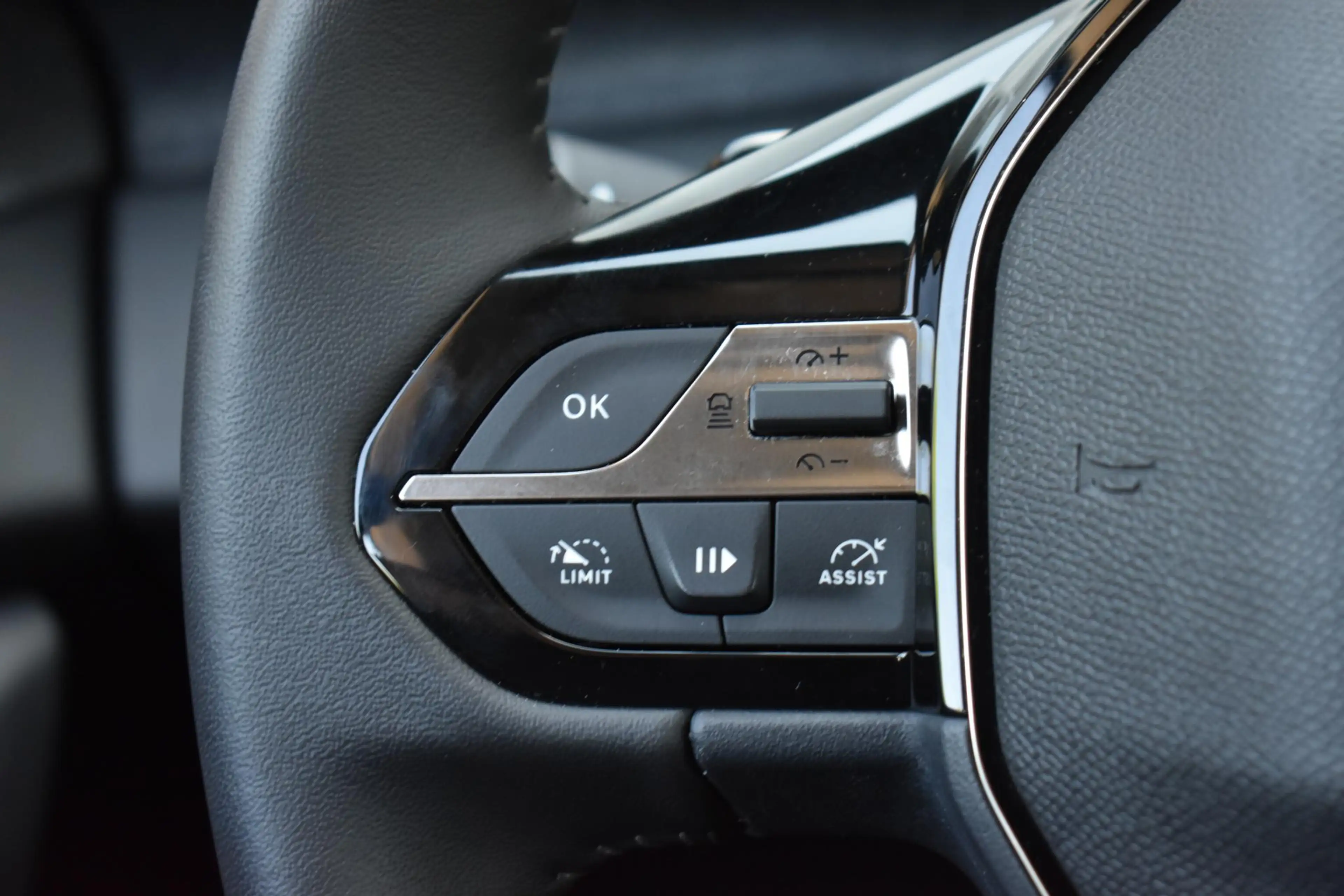 Peugeot 408 1.2 130pk ECC LMV LECD NAVI — photo 21