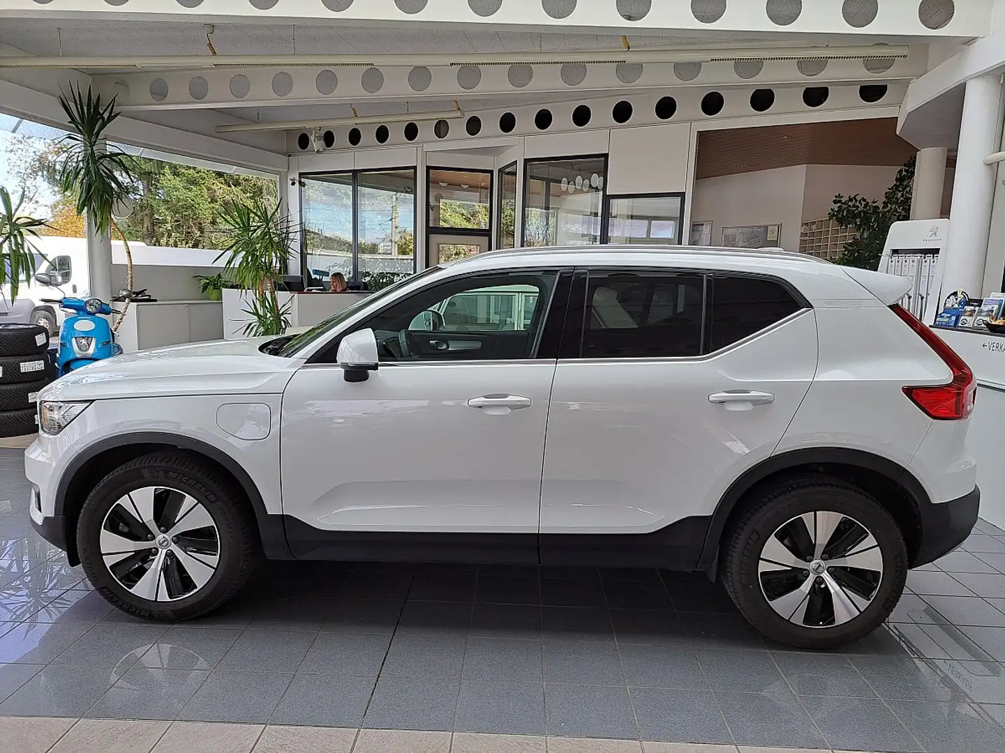 Volvo XC40 T4 Recharge PHEV Recharge Core Weiß - 2