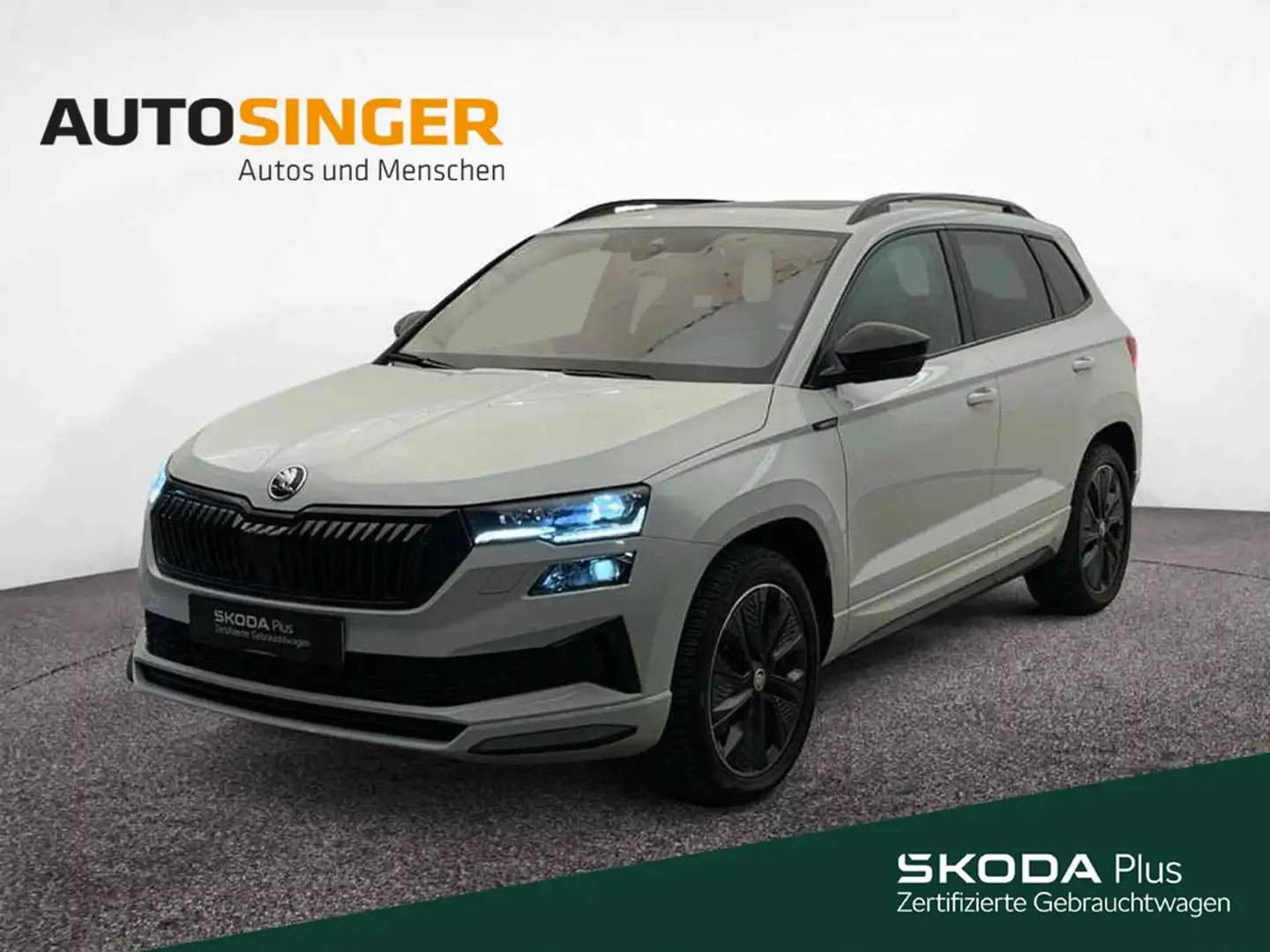Skoda Karoq Sportline TSI DSG 4x4 *AHK*PANO*MATRIX*NAV Weiß - 1