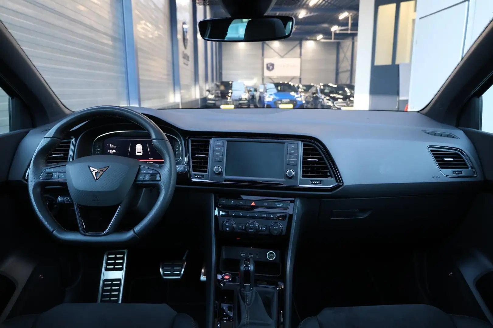 CUPRA Ateca 2.0 TSI 4DRIVE 300+PK LED/VIRTUAL/SFEER/BEATS/PANO Zwart - 2