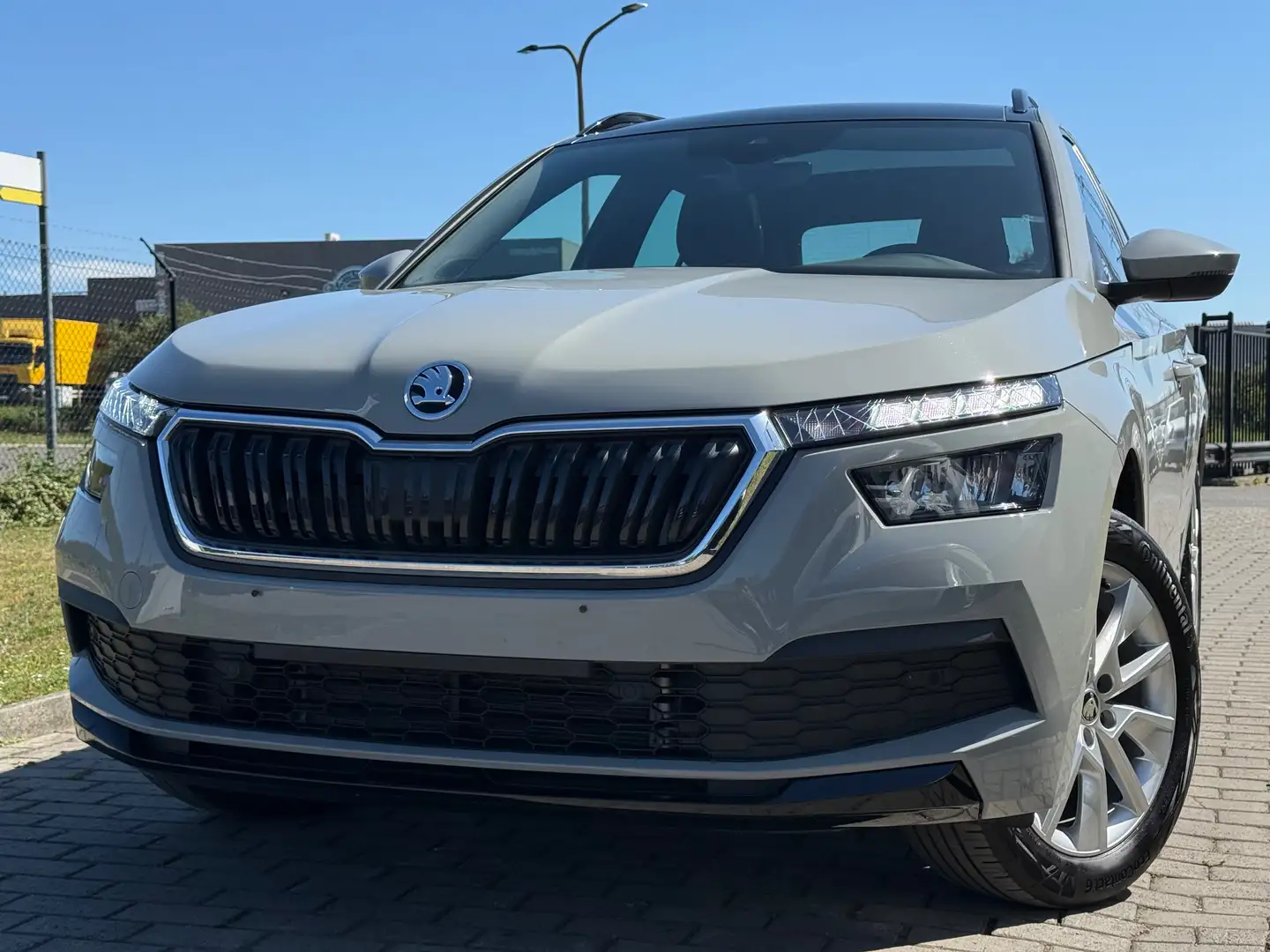 Skoda Kamiq 1.0 TSI*CAMERA+GPS*TOIT-PANO*LED*GARANTIE 12 MOIS Gris - 1
