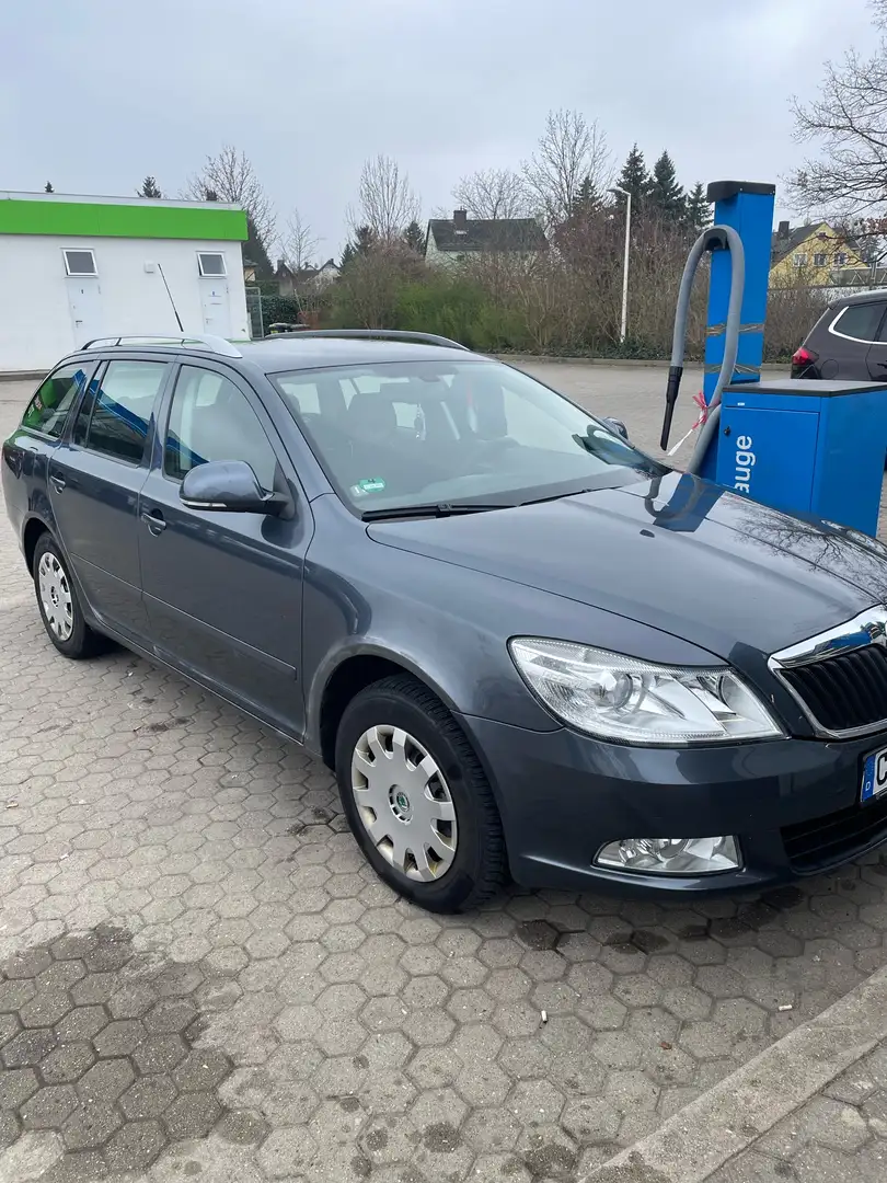 Skoda Octavia Combi 2.0 TDI DPF Ambiente - 1