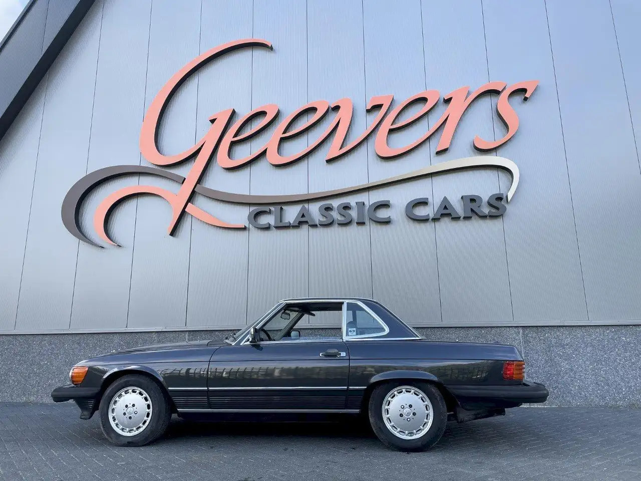 Mercedes-Benz SL-Class SL 560 1989