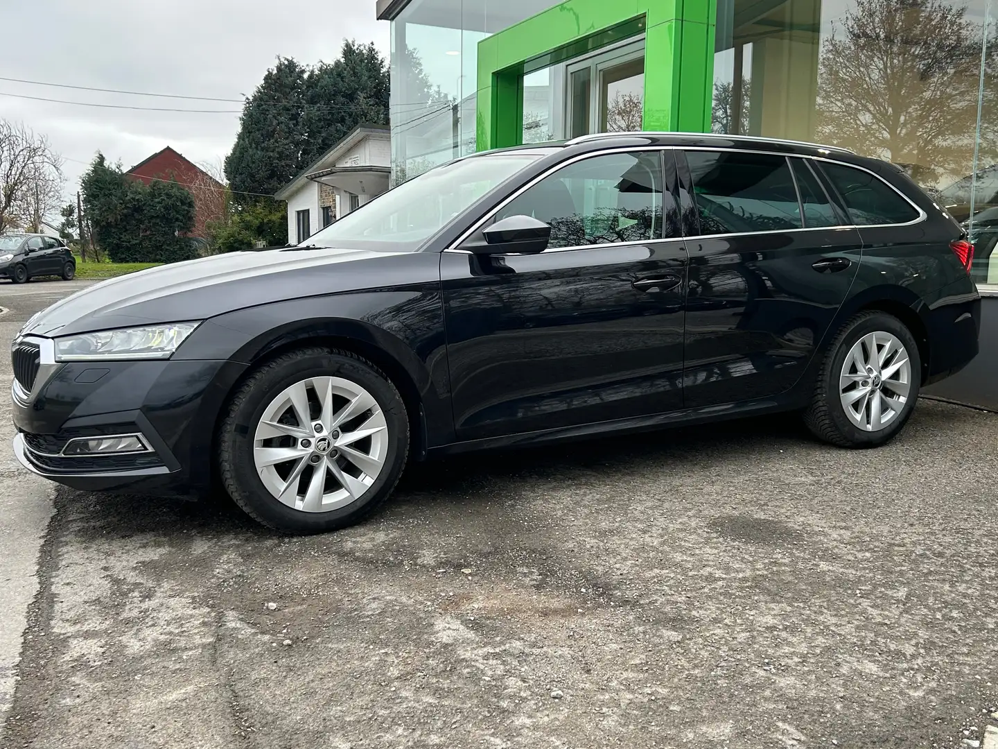 Skoda Octavia Octavia SW 1.0TSI DSG • Navigation • CarPlay Noir - 2