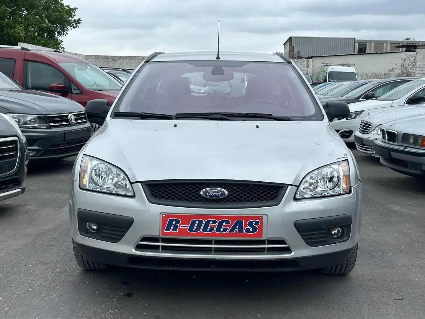 Ford Focus 1.6 Turbo TDCi FAIBLE KM CLIMATISATION Grau - 2