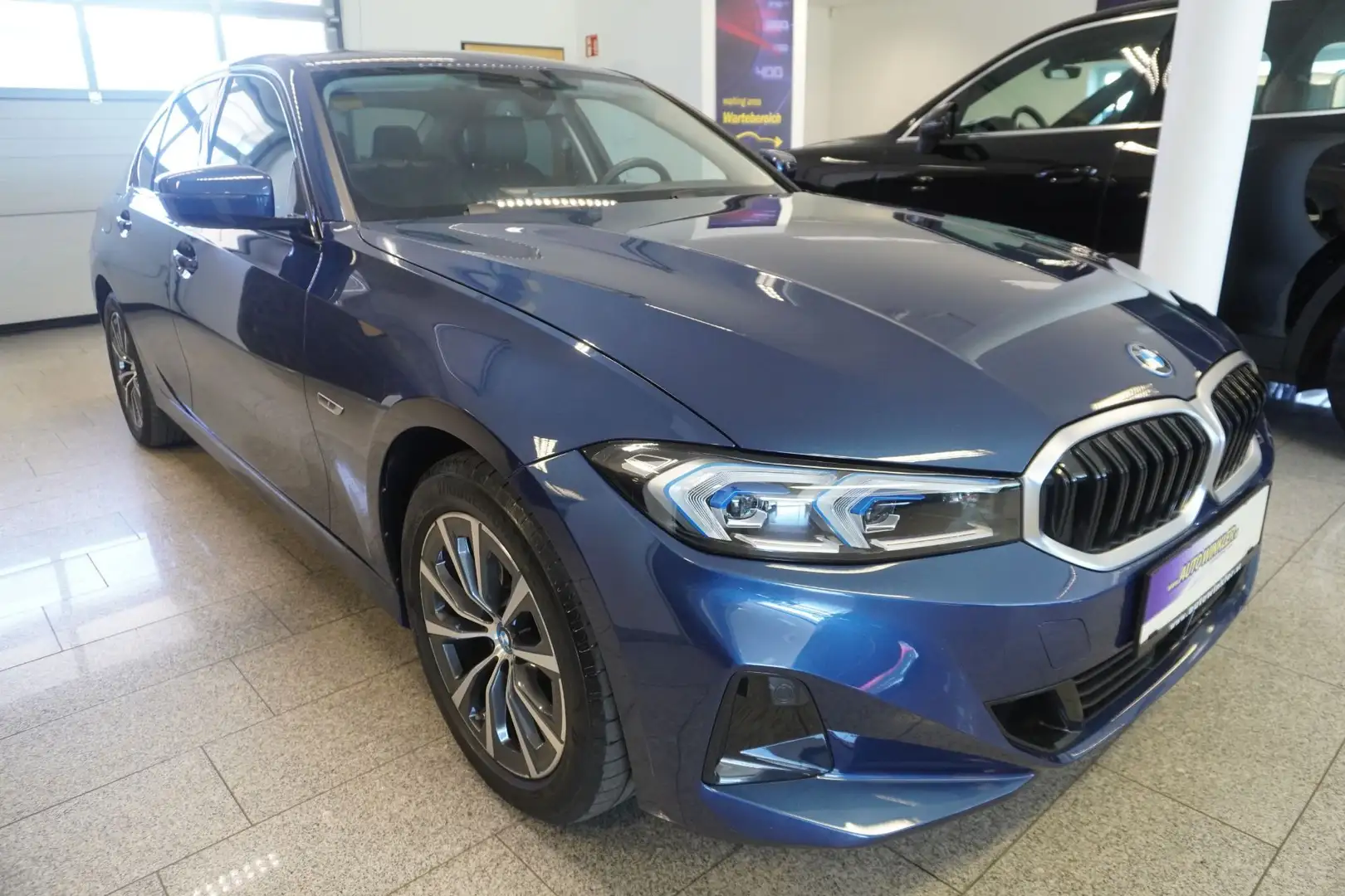 BMW 320 e PHEV Aut. LED/Nav./Leder/SHZ. Blau - 2