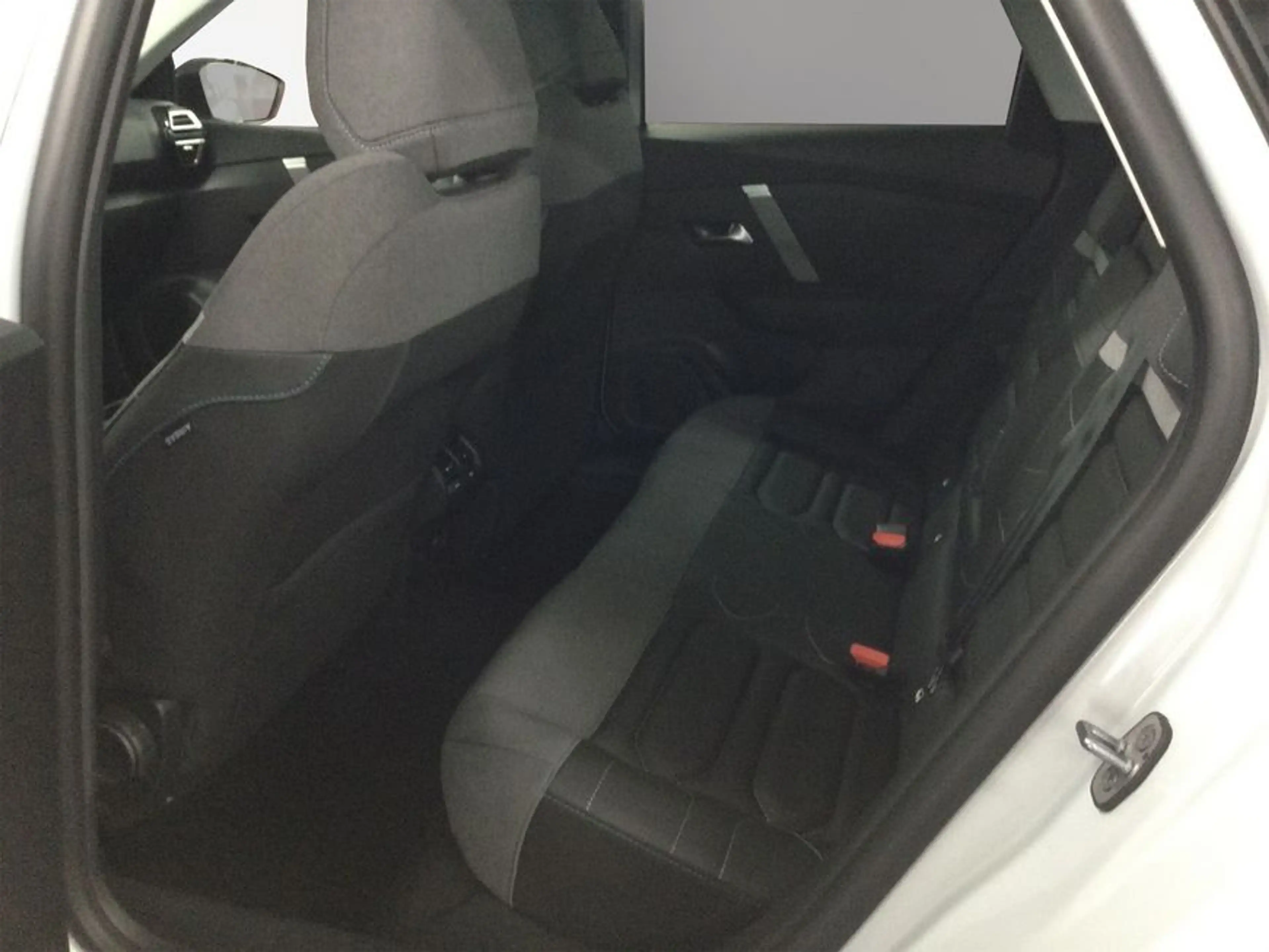 Citroen C4 X PureTech 130 Stop&Start EAT8 MAX 96 kW, 4-tür — photo 7