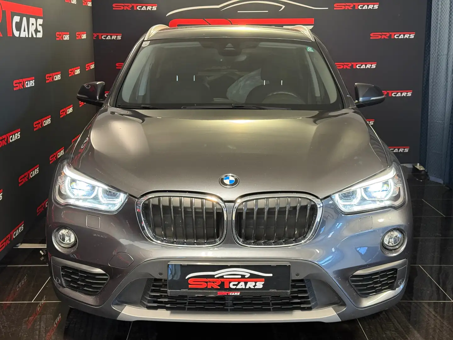 BMW X1 sDrive 18d Advantage Aut.*1.BESITZ*Navi*LED Grau - 2