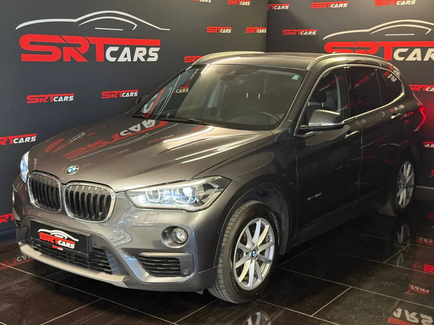 BMW X1 sDrive 18d Advantage Aut.*1.BESITZ*Navi*LED Grau - 1
