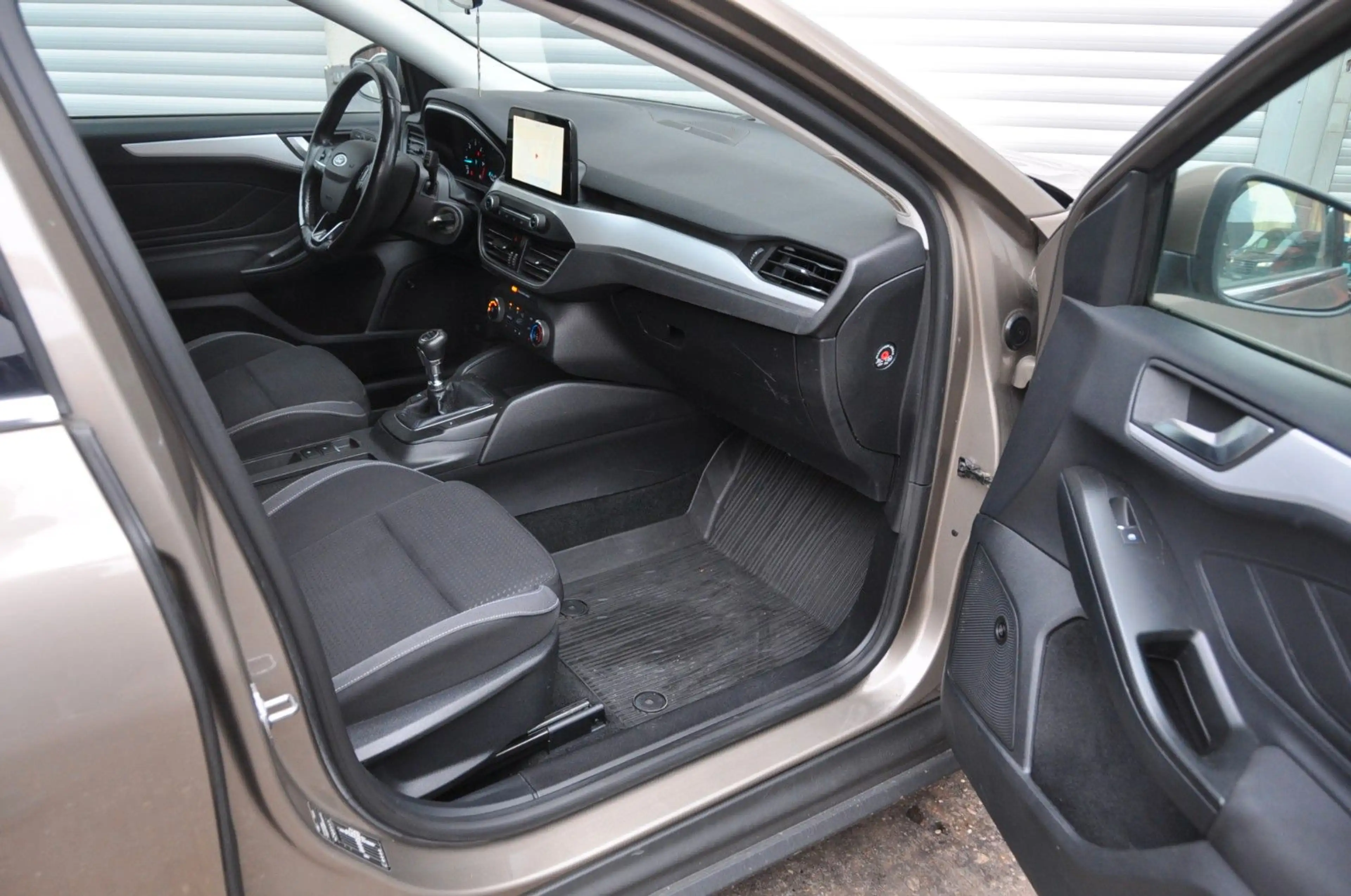 Ford Focus 2,0 tdci Turnier Cool & Connect — photo 13
