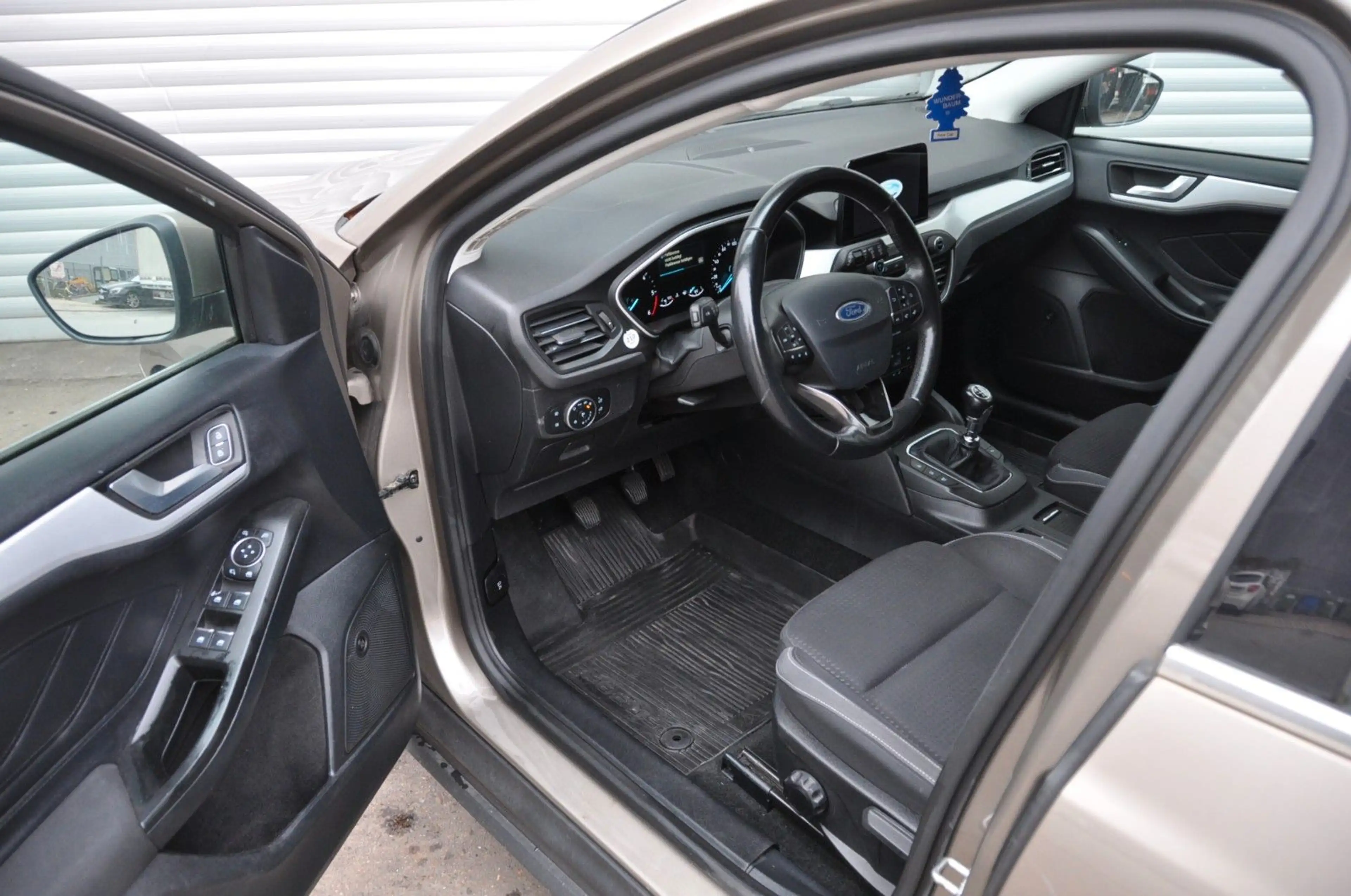 Ford Focus 2,0 tdci Turnier Cool & Connect — photo 6