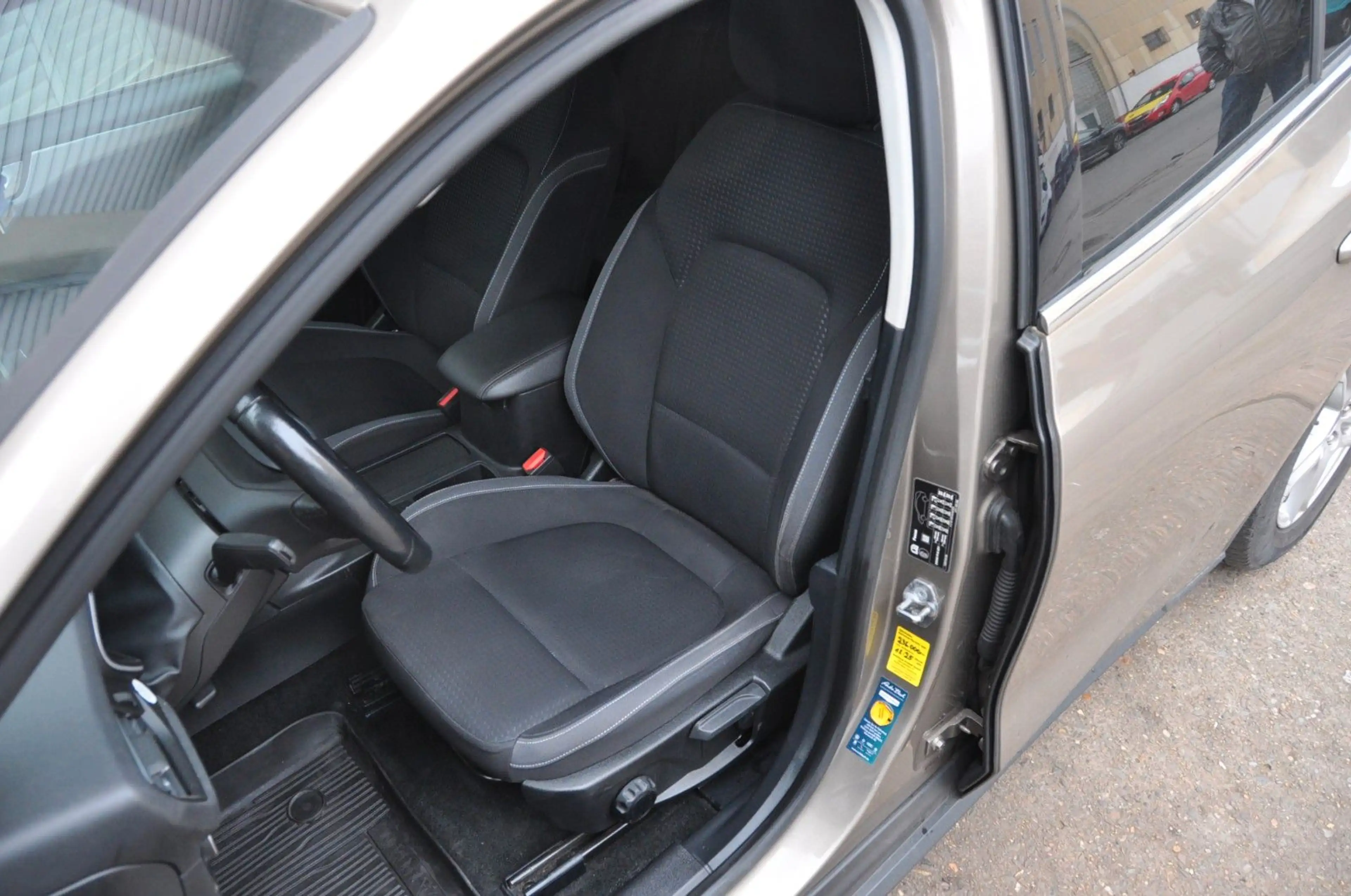Ford Focus 2,0 tdci Turnier Cool & Connect — photo 7