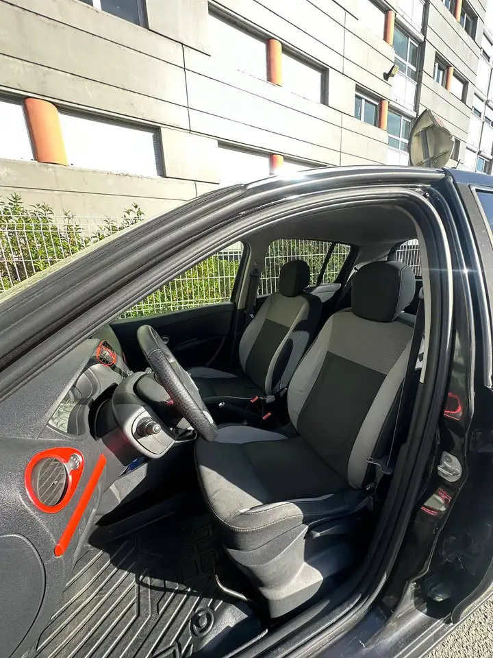 Renault Clio Citadine 5 portes — photo 8