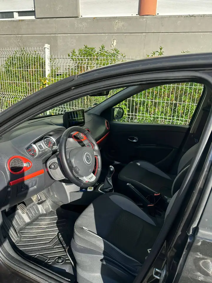 Renault Clio Citadine 5 portes — photo 10
