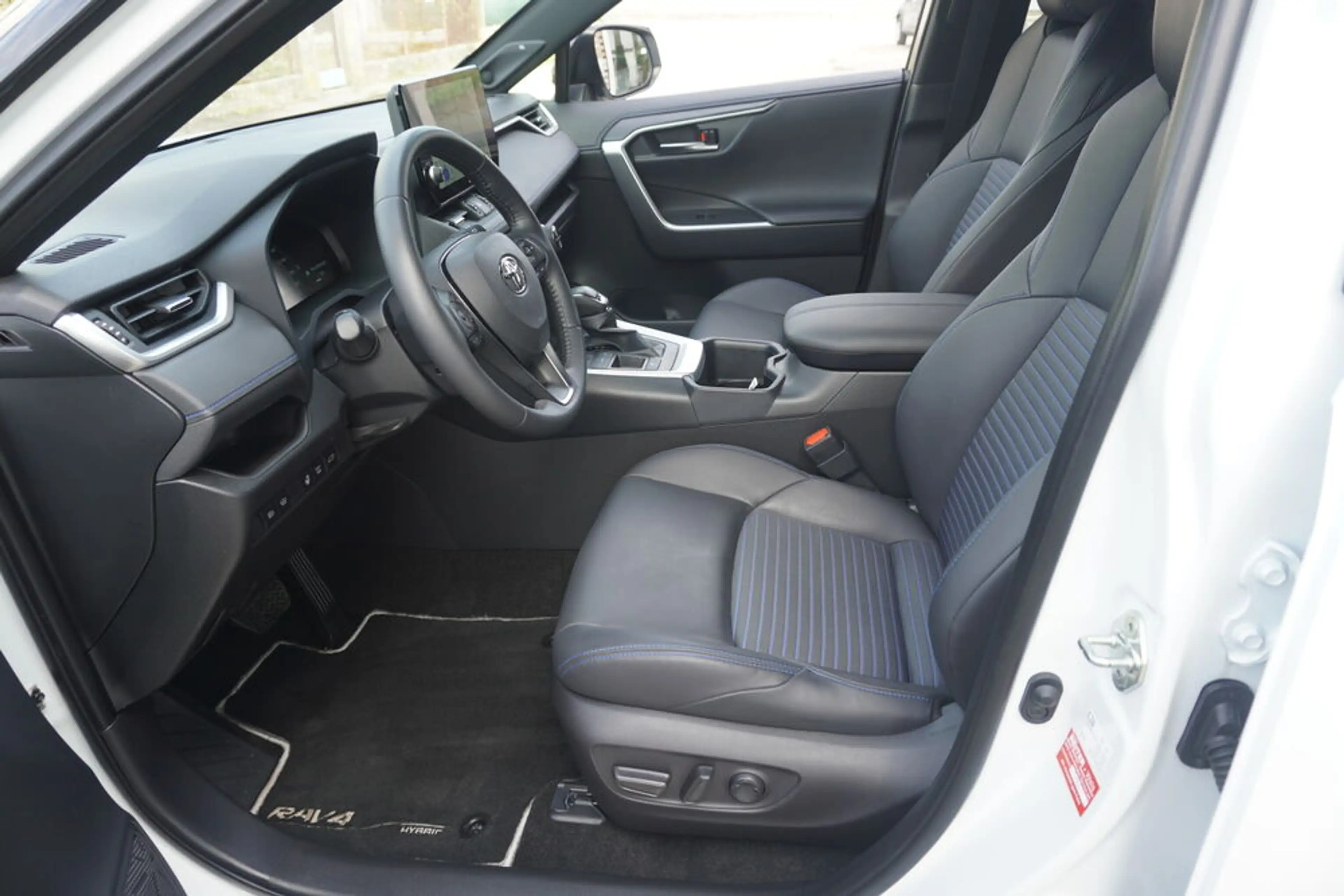 Toyota RAV 4 2,5 Hybrid Style 2WD Aut. — photo 10