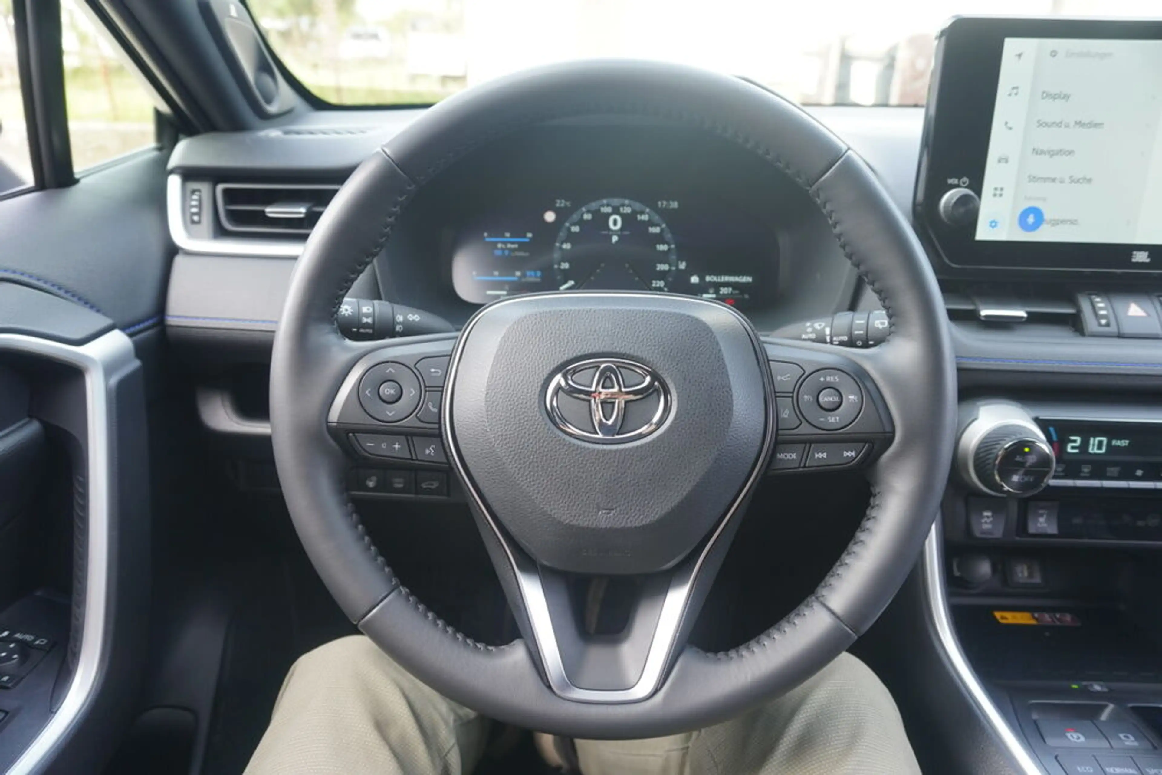 Toyota RAV 4 2,5 Hybrid Style 2WD Aut. — photo 15