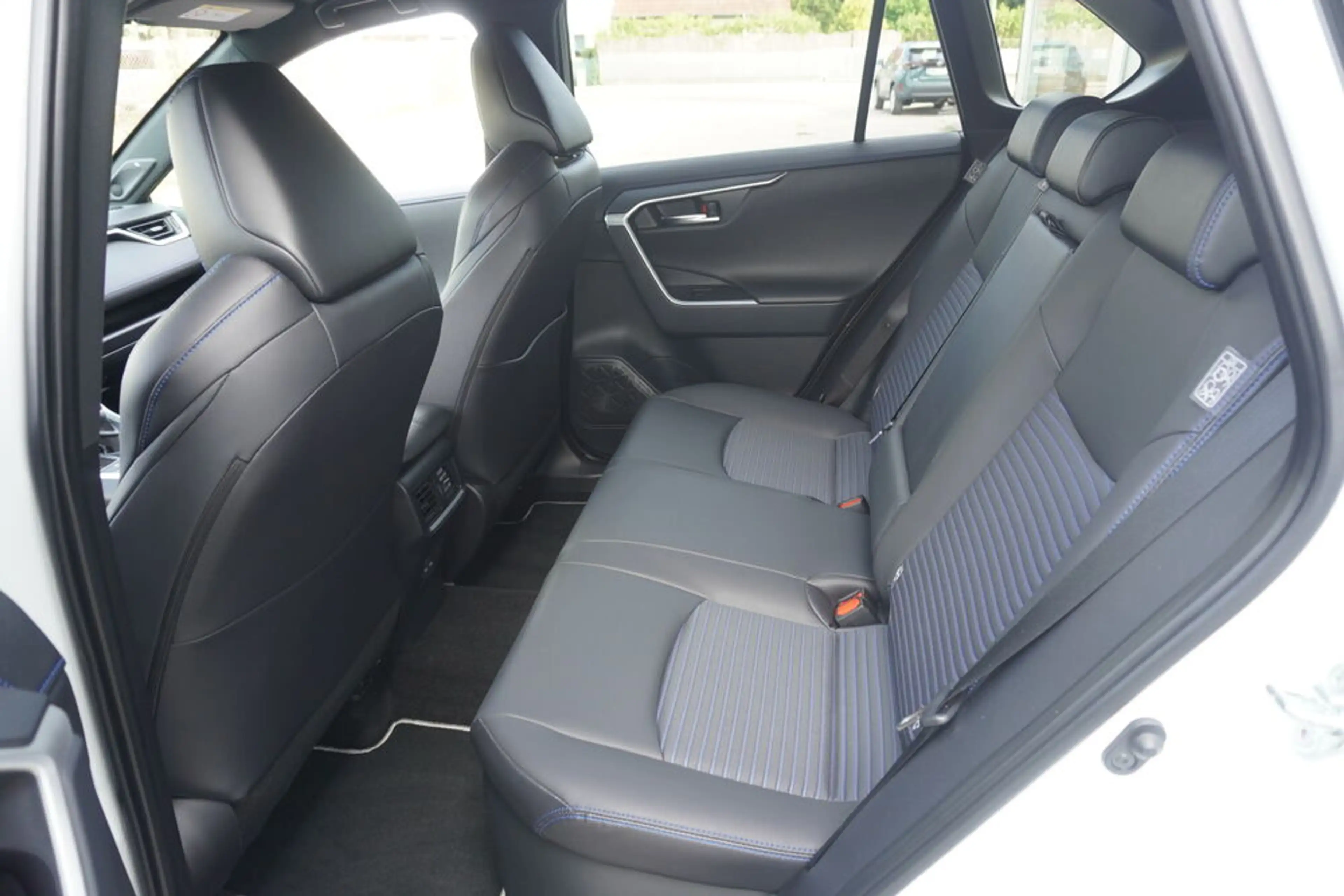 Toyota RAV 4 2,5 Hybrid Style 2WD Aut. — photo 8