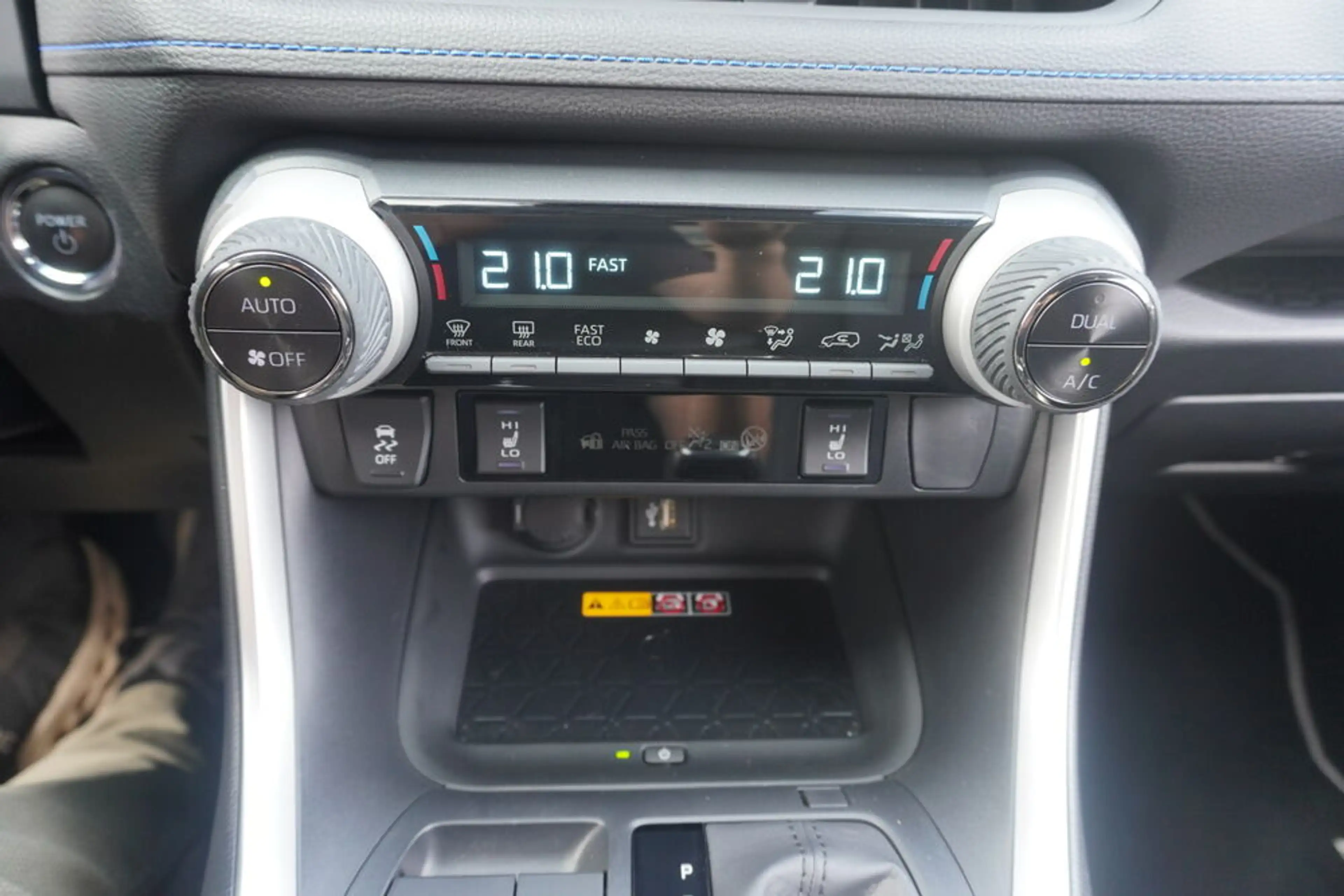 Toyota RAV 4 2,5 Hybrid Style 2WD Aut. — photo 12