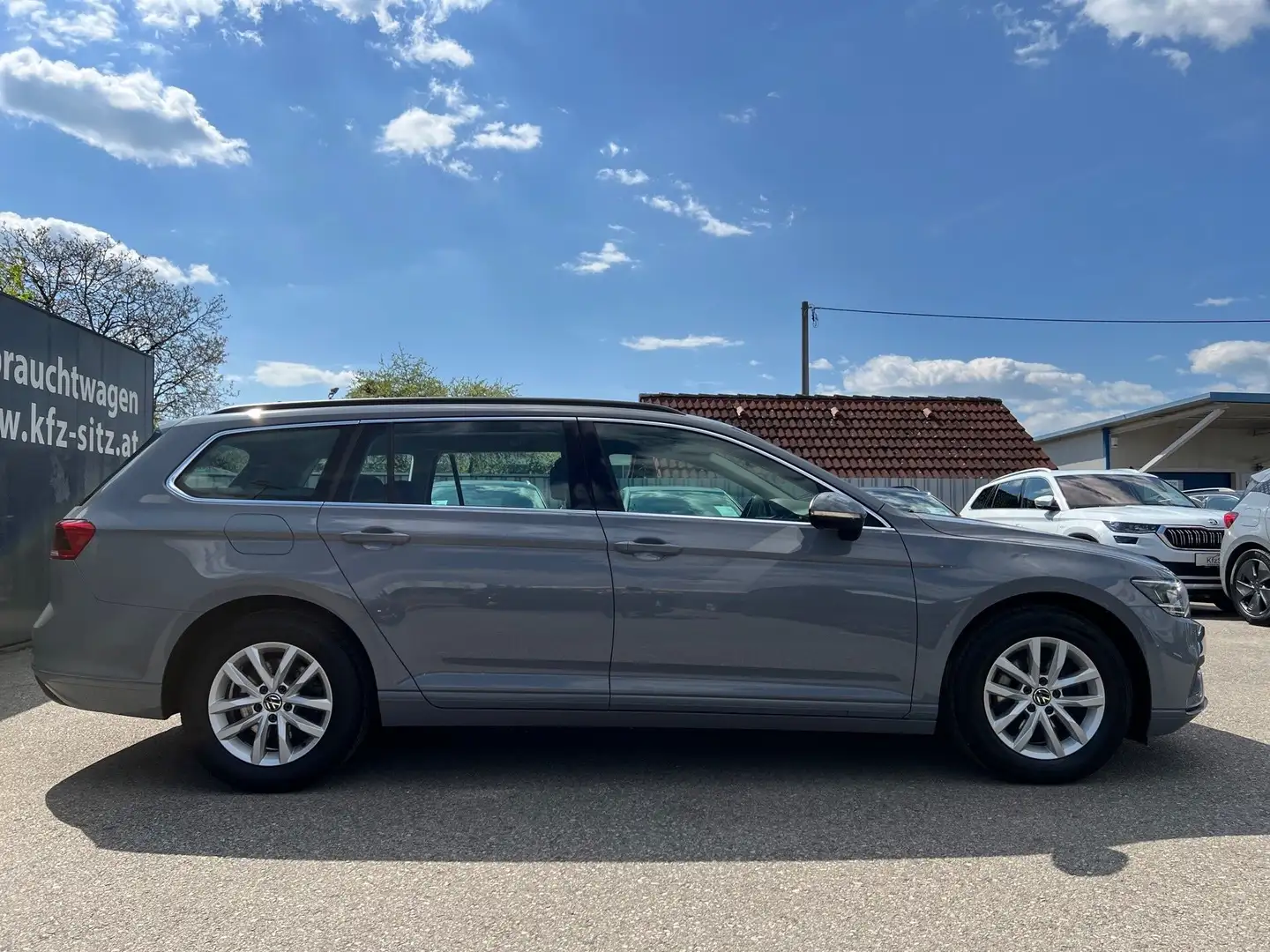 Volkswagen Passat Variant Business 2,0 SCR TDI DSG Grau - 2