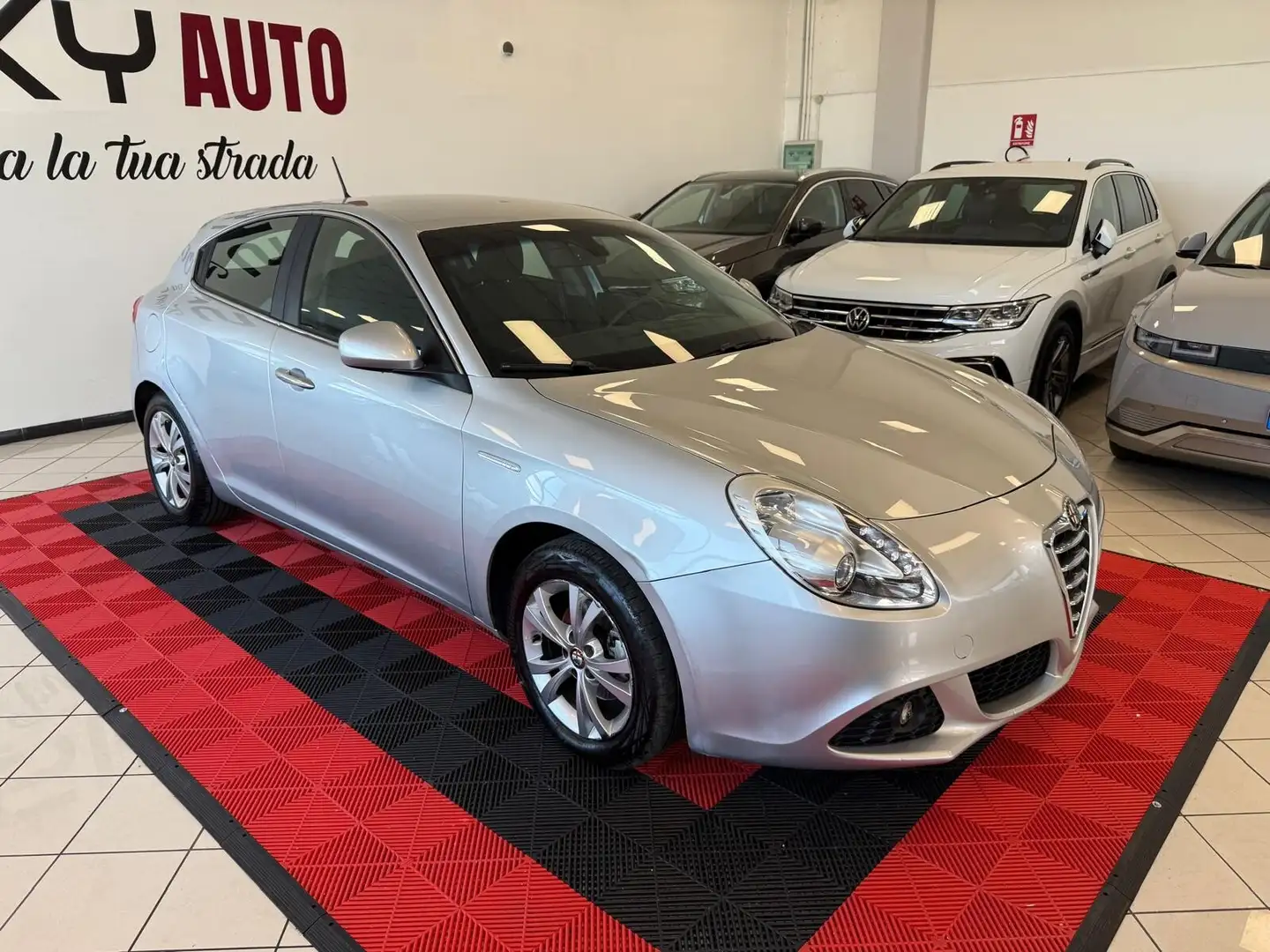 Alfa Romeo Giulietta 1.4 TURBO 120 CV DISTINCTIVE Silber - 2