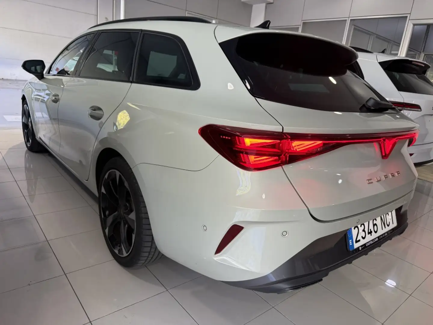 CUPRA Leon 1.5 ETSI Tech Edition DSG 110Kw Beige - 2