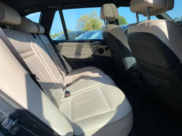 BMW X5 view 10