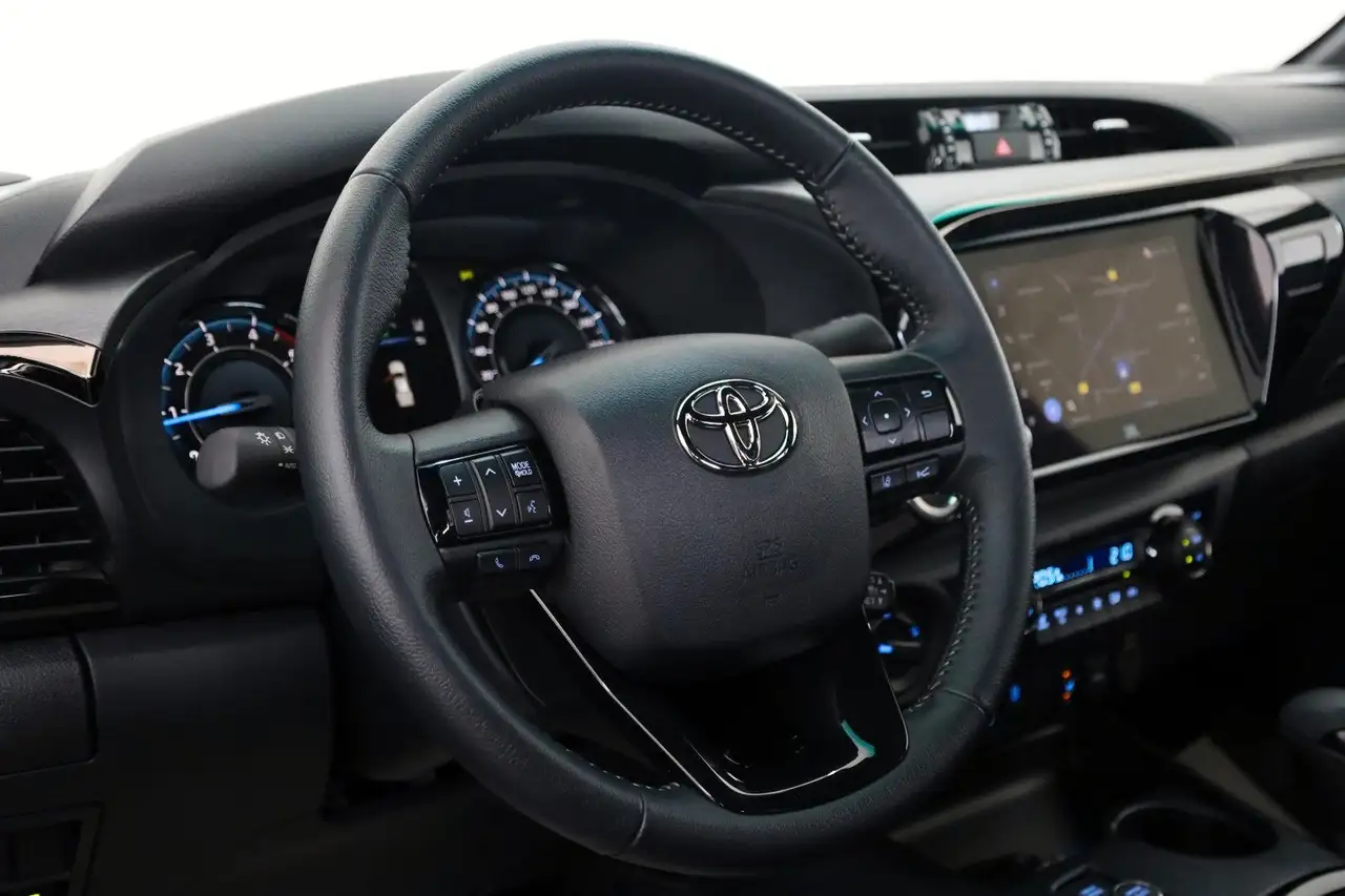 Toyota Hilux Sport Invincible ,Navi,Kamera,Rollo 12