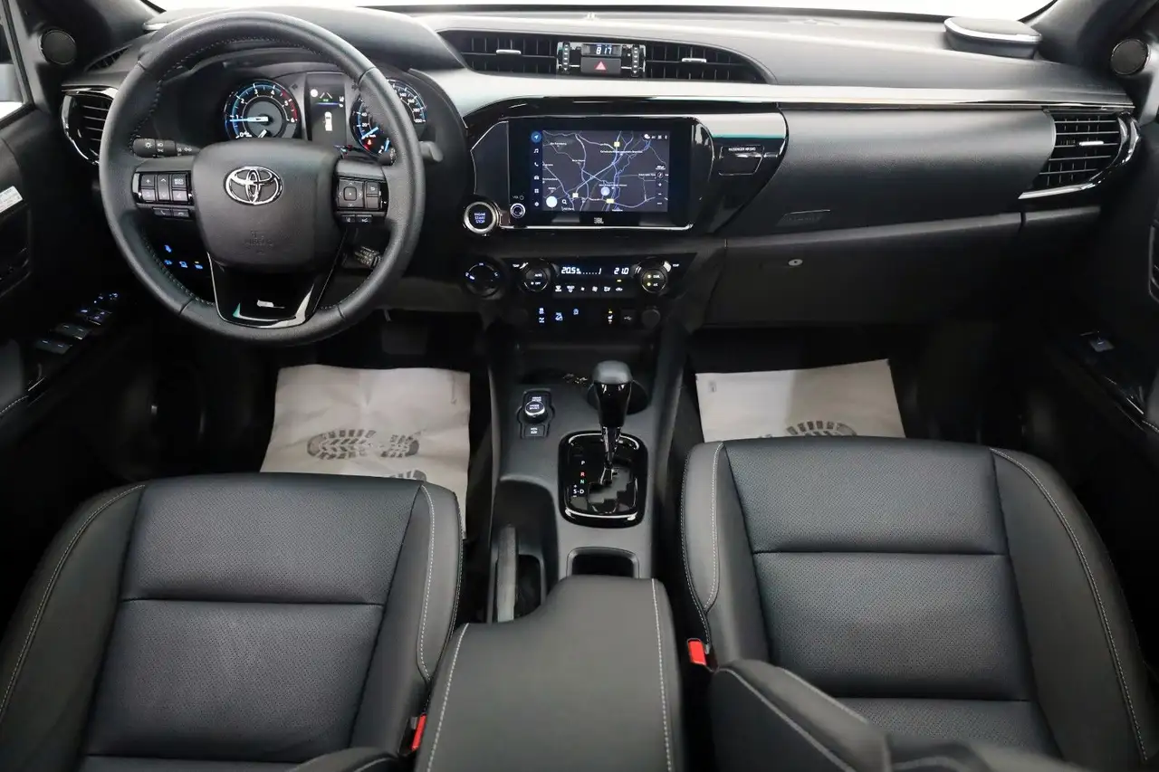 Toyota Hilux Sport Invincible ,Navi,Kamera,Rollo 4