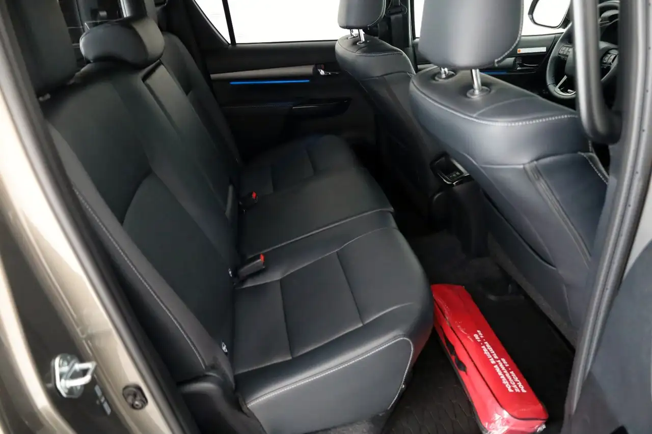 Toyota Hilux Sport Invincible ,Navi,Kamera,Rollo 6