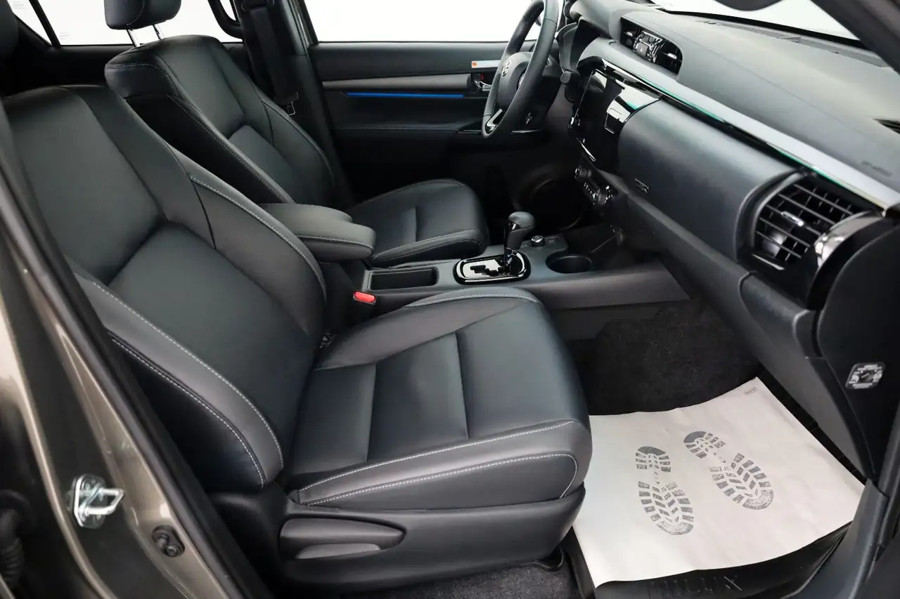 Toyota Hilux Sport Invincible ,Navi,Kamera,Rollo 5
