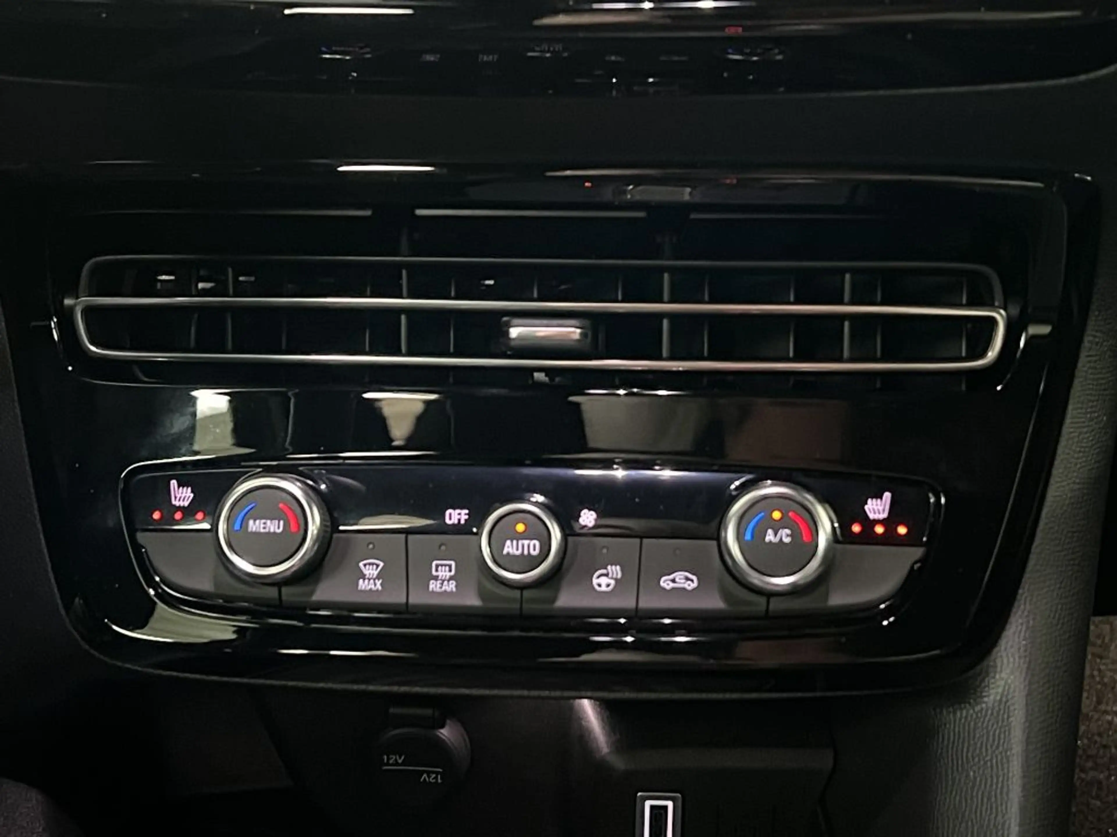 Opel Mokka-E GSE — photo 13