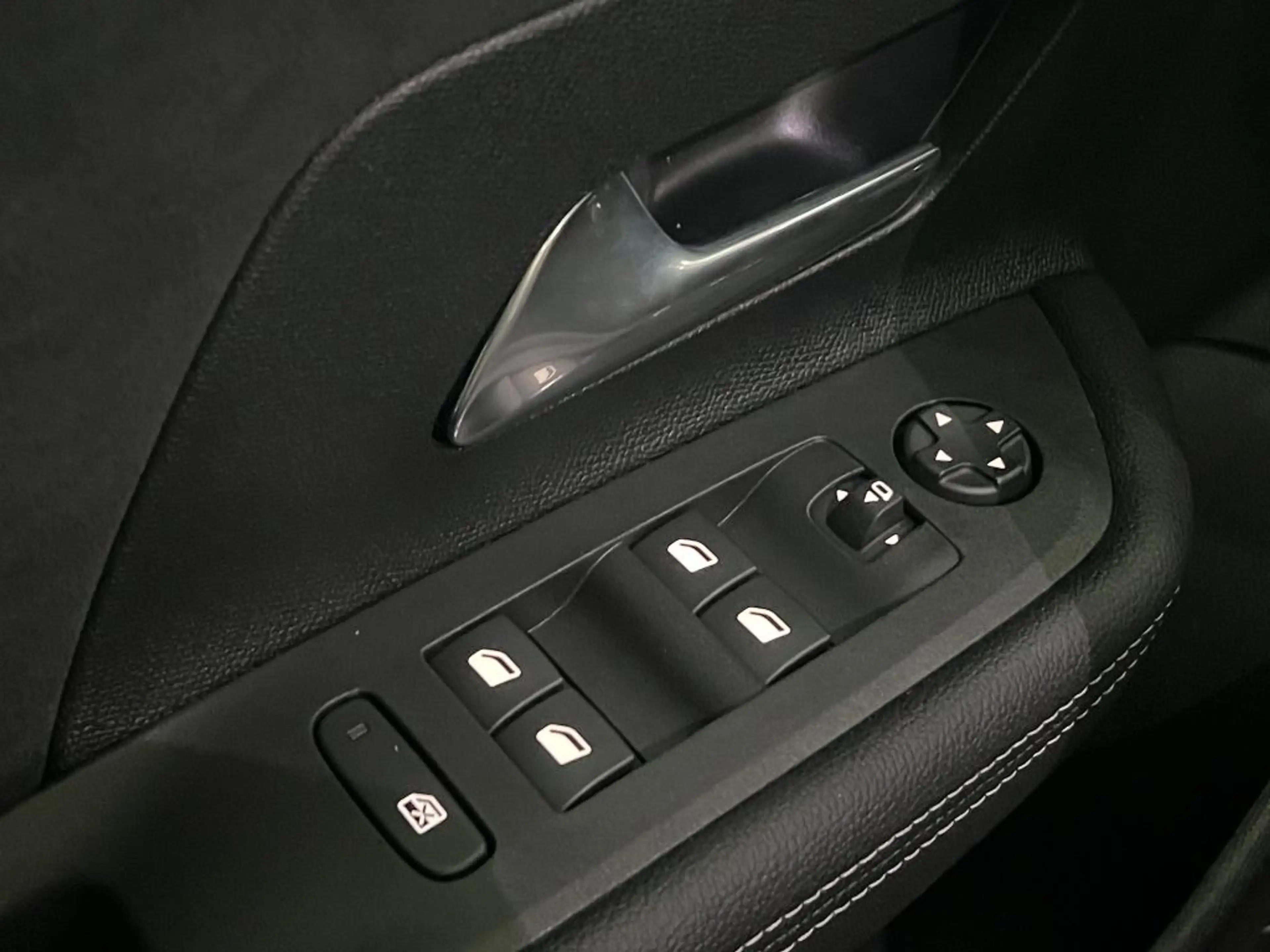 Opel Mokka-E GSE — photo 14
