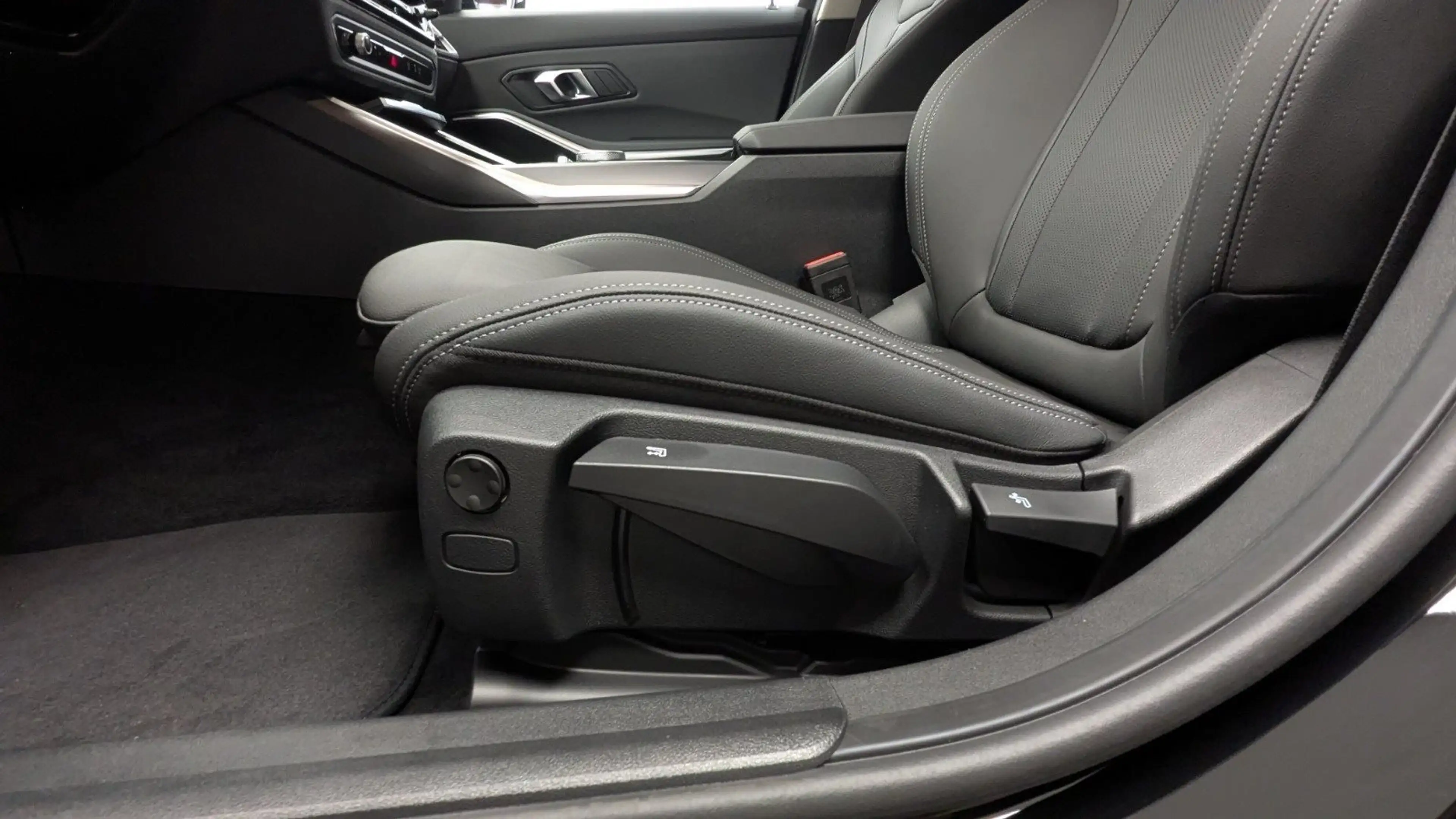 BMW 318 d Touring ACC RFK NAVI LED Sound Syst. DAB — photo 11