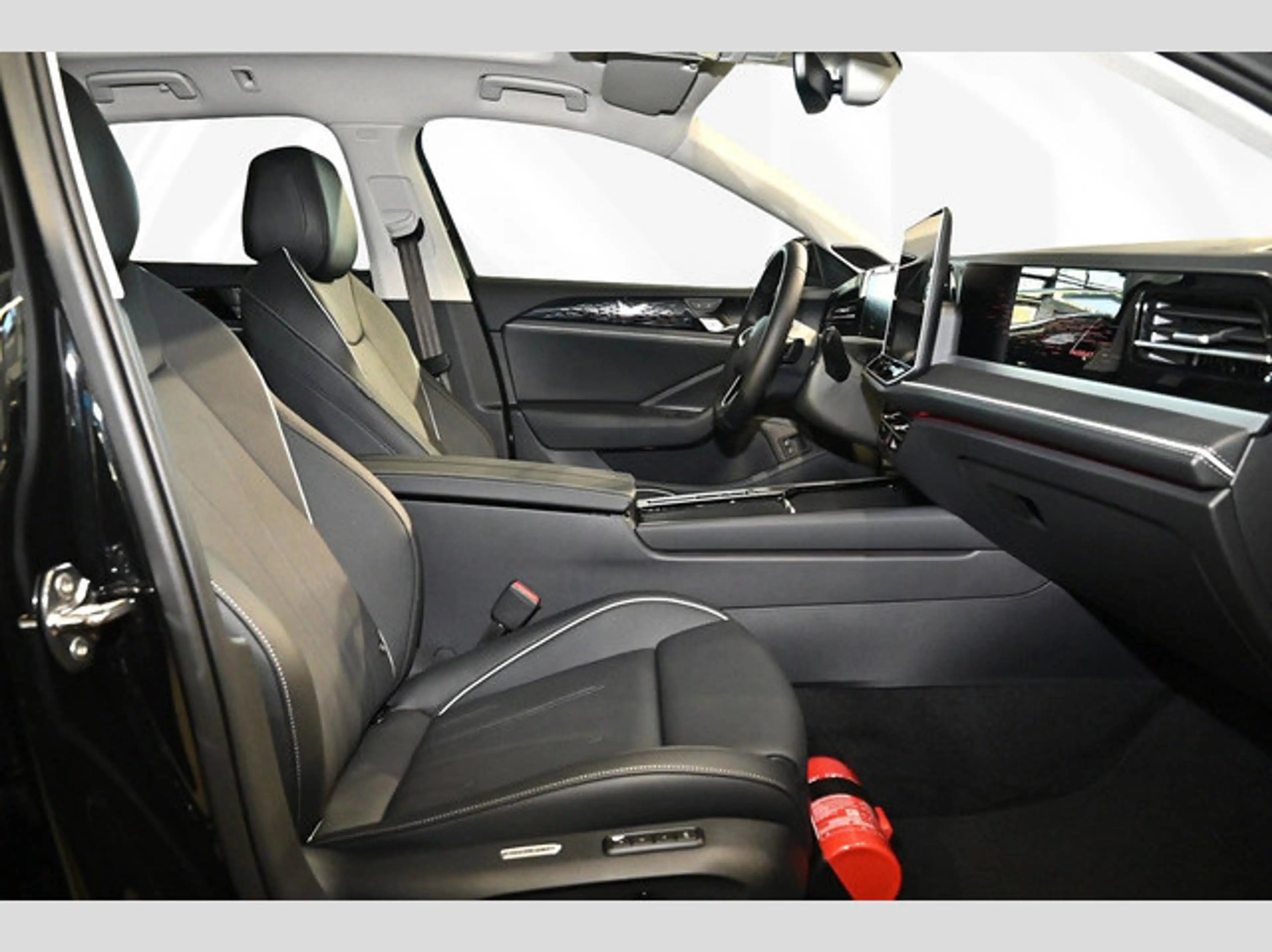 Volkswagen Passat Variant 1,5 l eHybrid DSG Elegance — photo 6