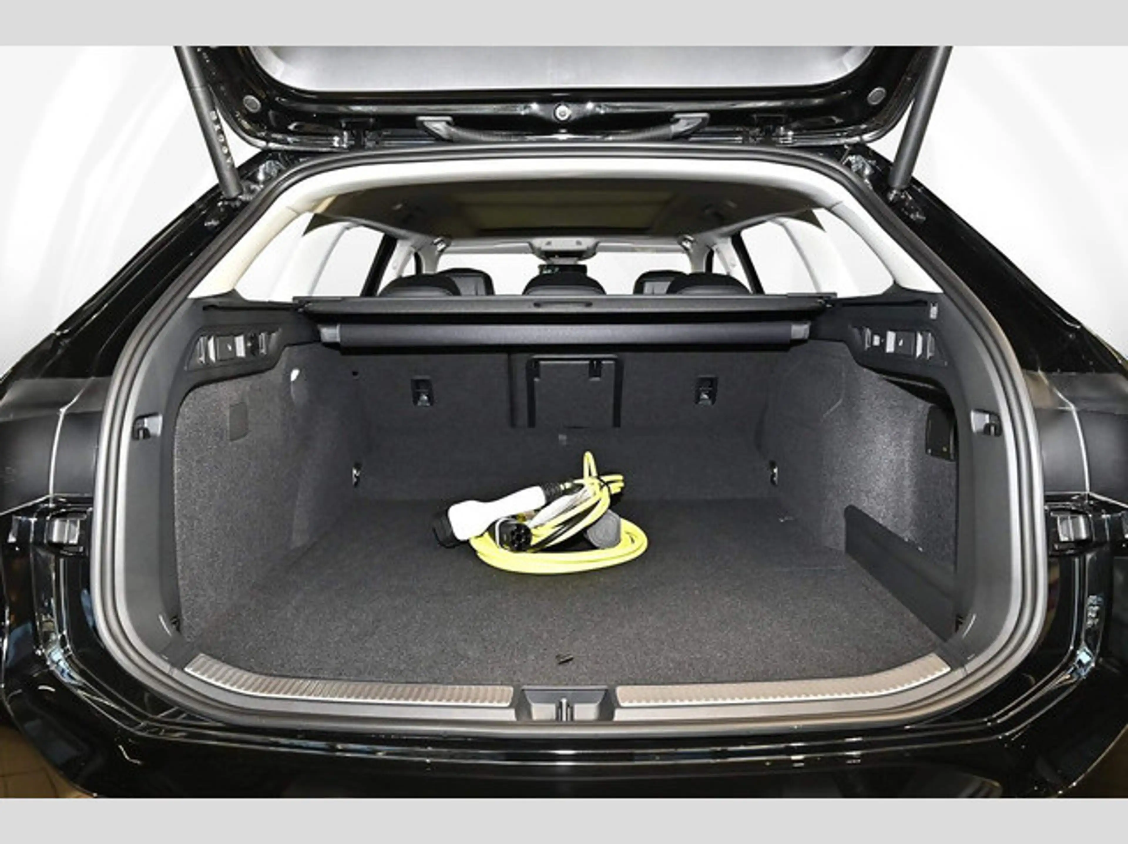 Volkswagen Passat Variant 1,5 l eHybrid DSG Elegance — photo 9
