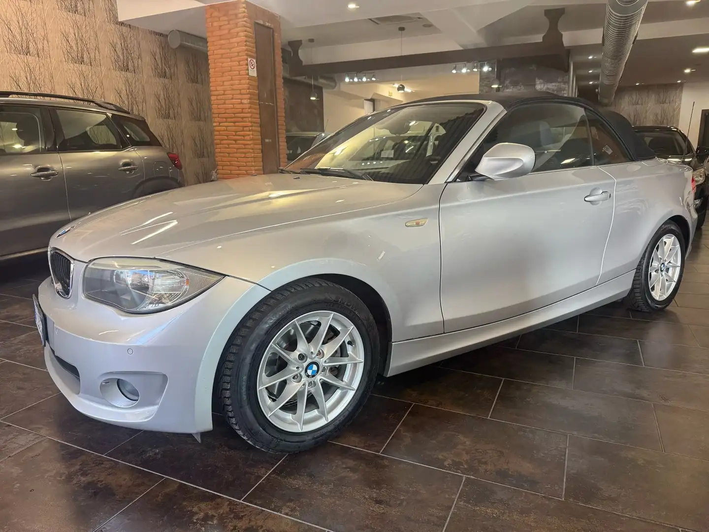 BMW 118 118d Cabrio 2.0 Attiva 143cv Argento - 1