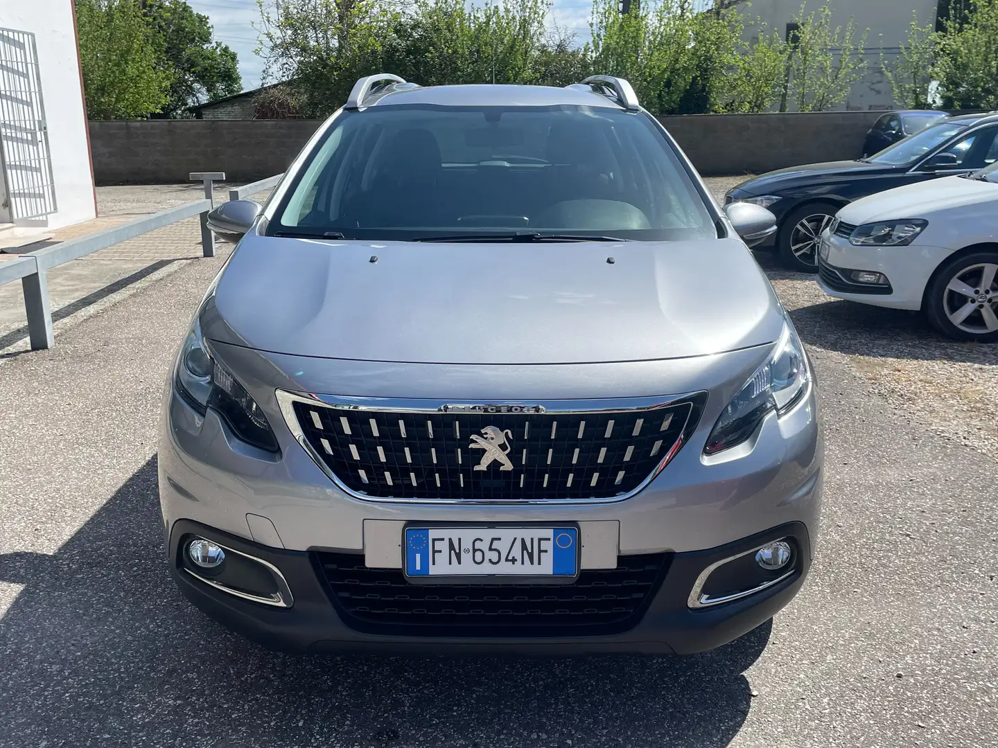 Peugeot 2008 2008 1.2 puretech Active 82cv my16 X NEOPATENTATI Plateado - 2