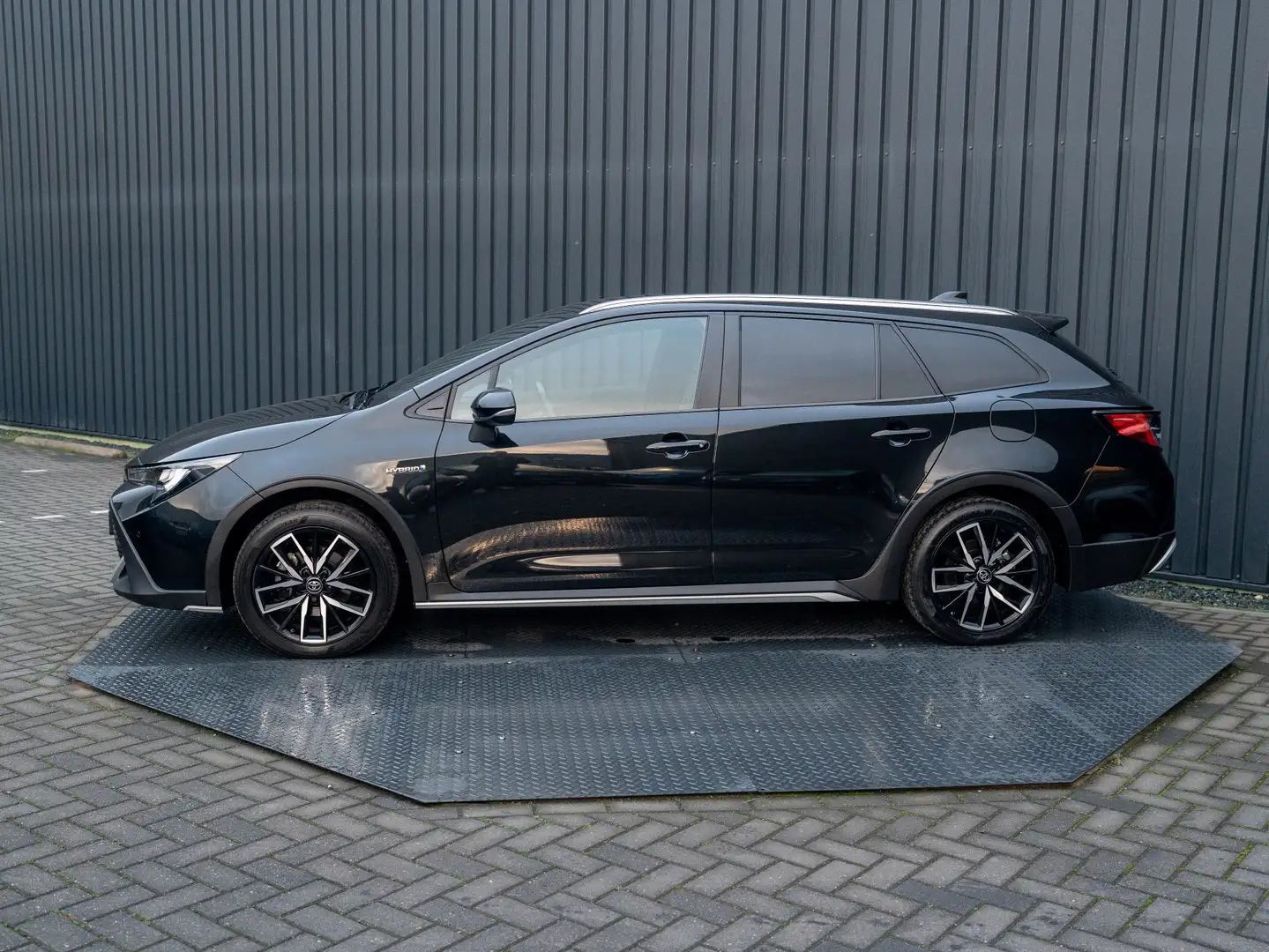 Toyota Corolla Touring Sports 1.8 Hybrid Trek | Trekhaak | Elk. A Noir - 2
