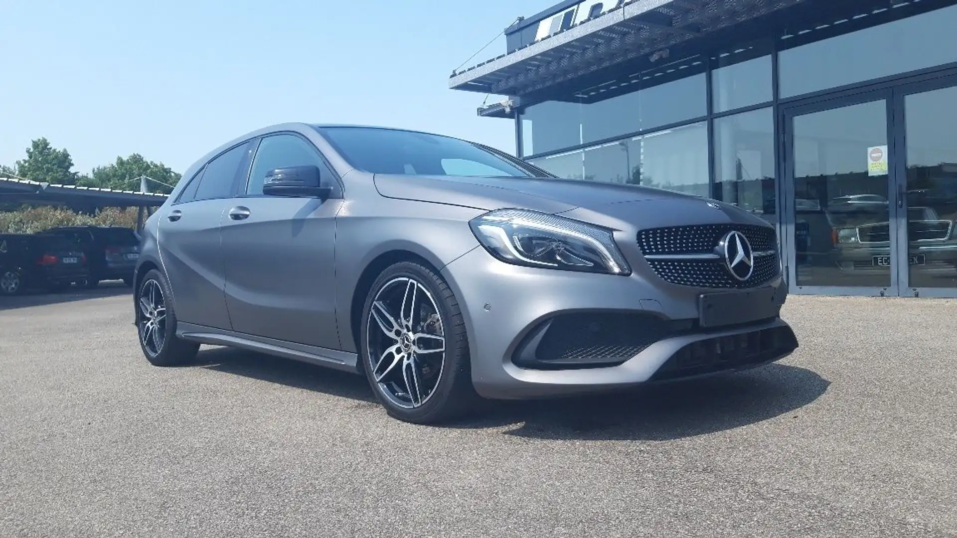 Mercedes-Benz A 200 200 D FASCINATION DESIGNO MAT 7G-DCT Gris - 1